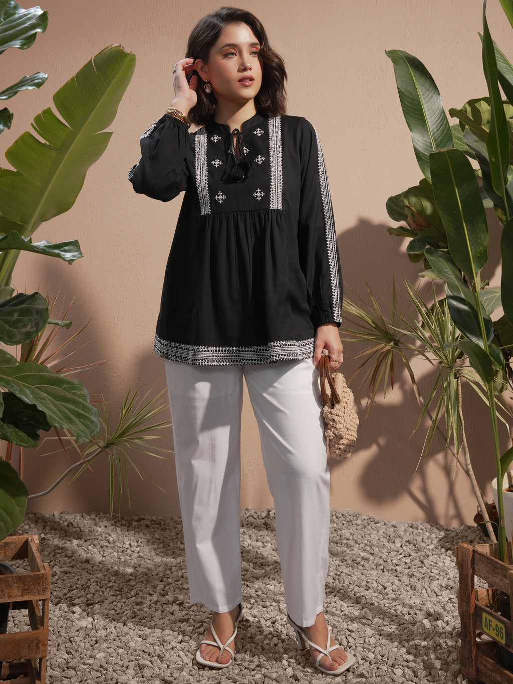 Vara By Vishudh Women White Solid Regular Fit Casual Trouser - White - Image 2