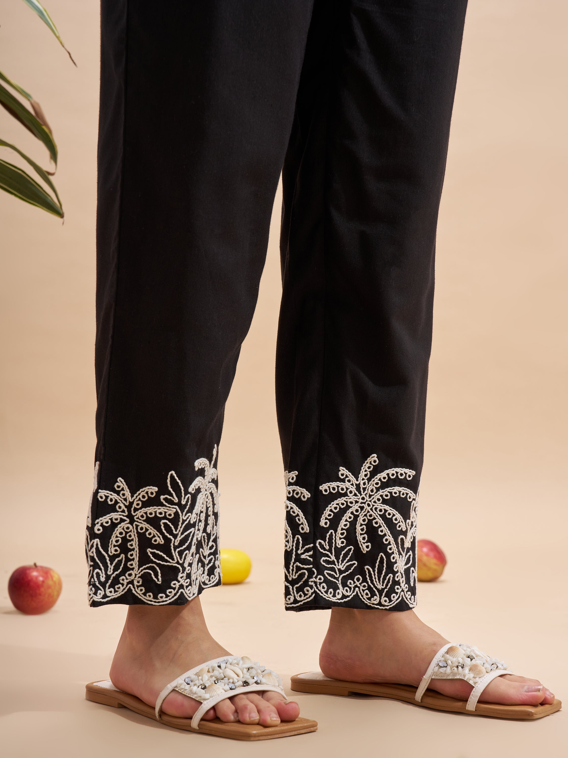 Vara By Vishudh Women Black Regular Fit Casual Trouser - Black - Image 7
