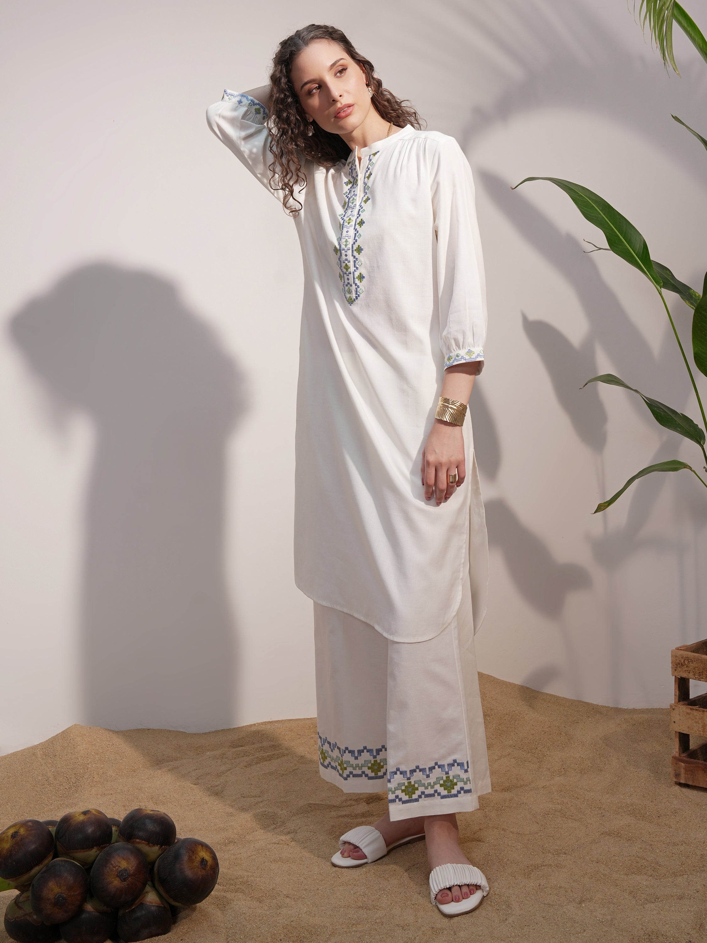 Vara By Vishudh Women White Embroidered Straight Kurta - White - Image 2