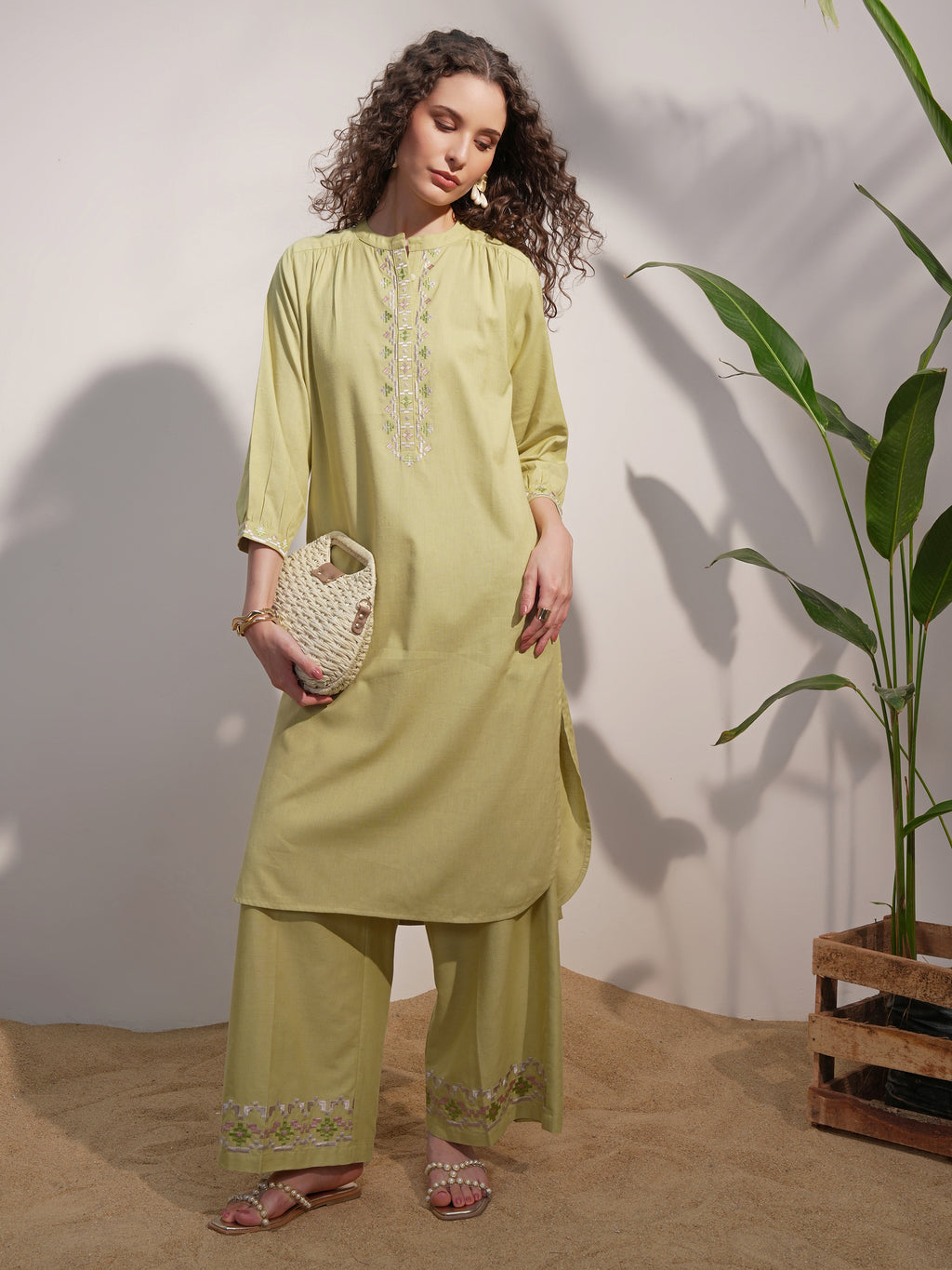 Vara By Vishudh Women Green Embroidered Straight Kurta - Green - Image 2