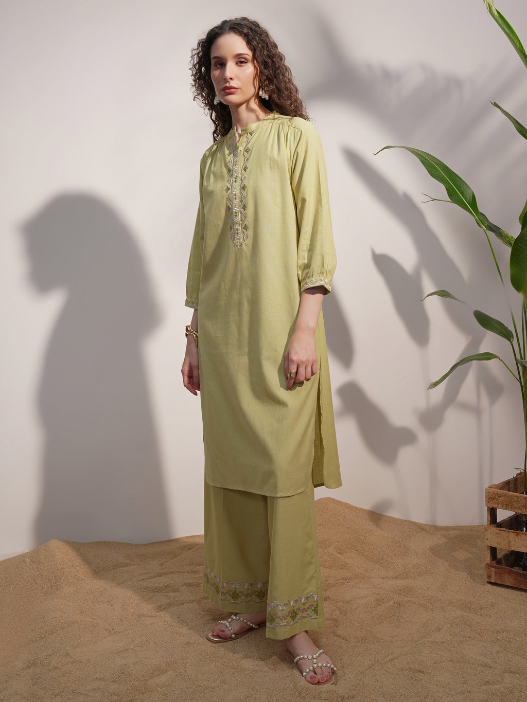 Vara By Vishudh Women Green Embroidered Straight Kurta - Green - Image 4