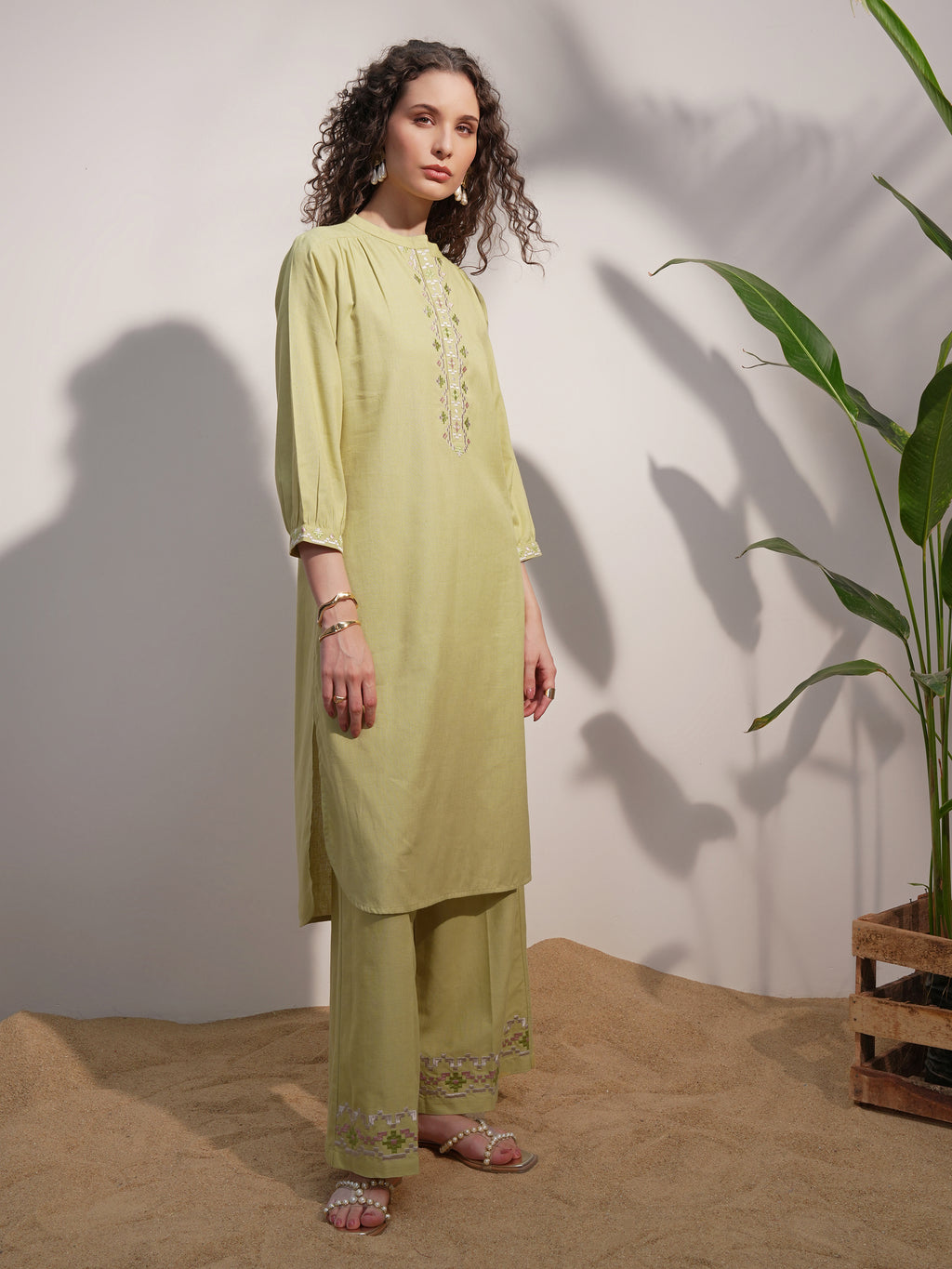 Vara By Vishudh Women Green Embroidered Straight Kurta - Green - Image 6