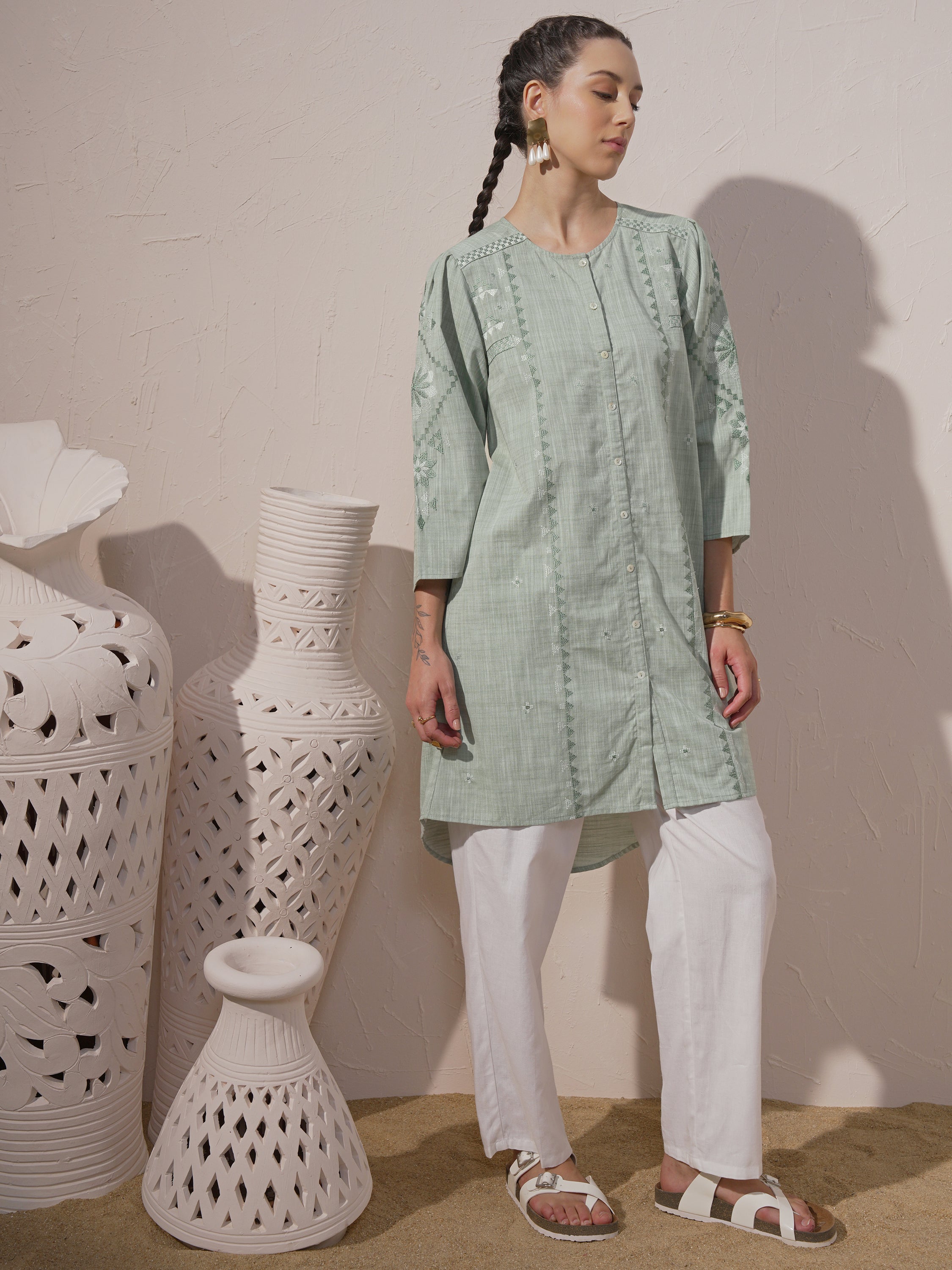 Vara By Vishudh Women Green Embroidered A-Line Kurta - Green - Image 4