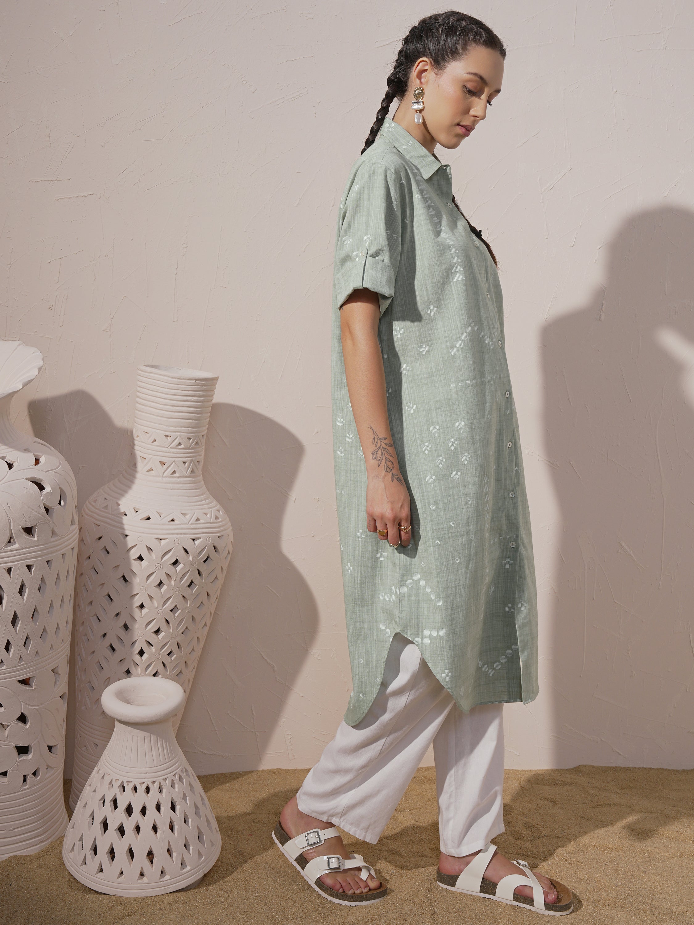 Vara By Vishudh Women Green Embroidered Straight Kurta - Green - Image 4