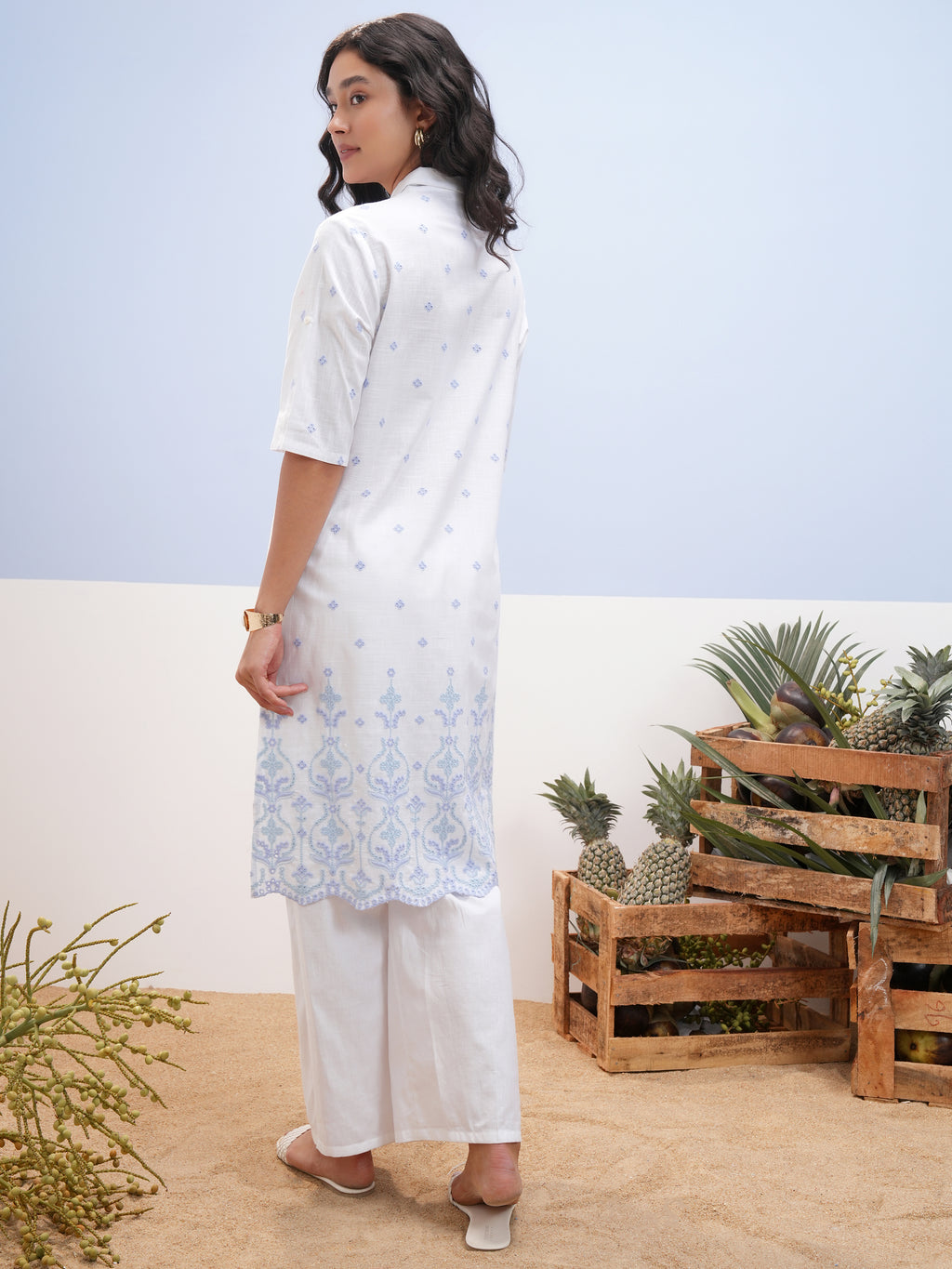 Vara By Vishudh Women White Embroidered Straight Kurta - White - Image 3
