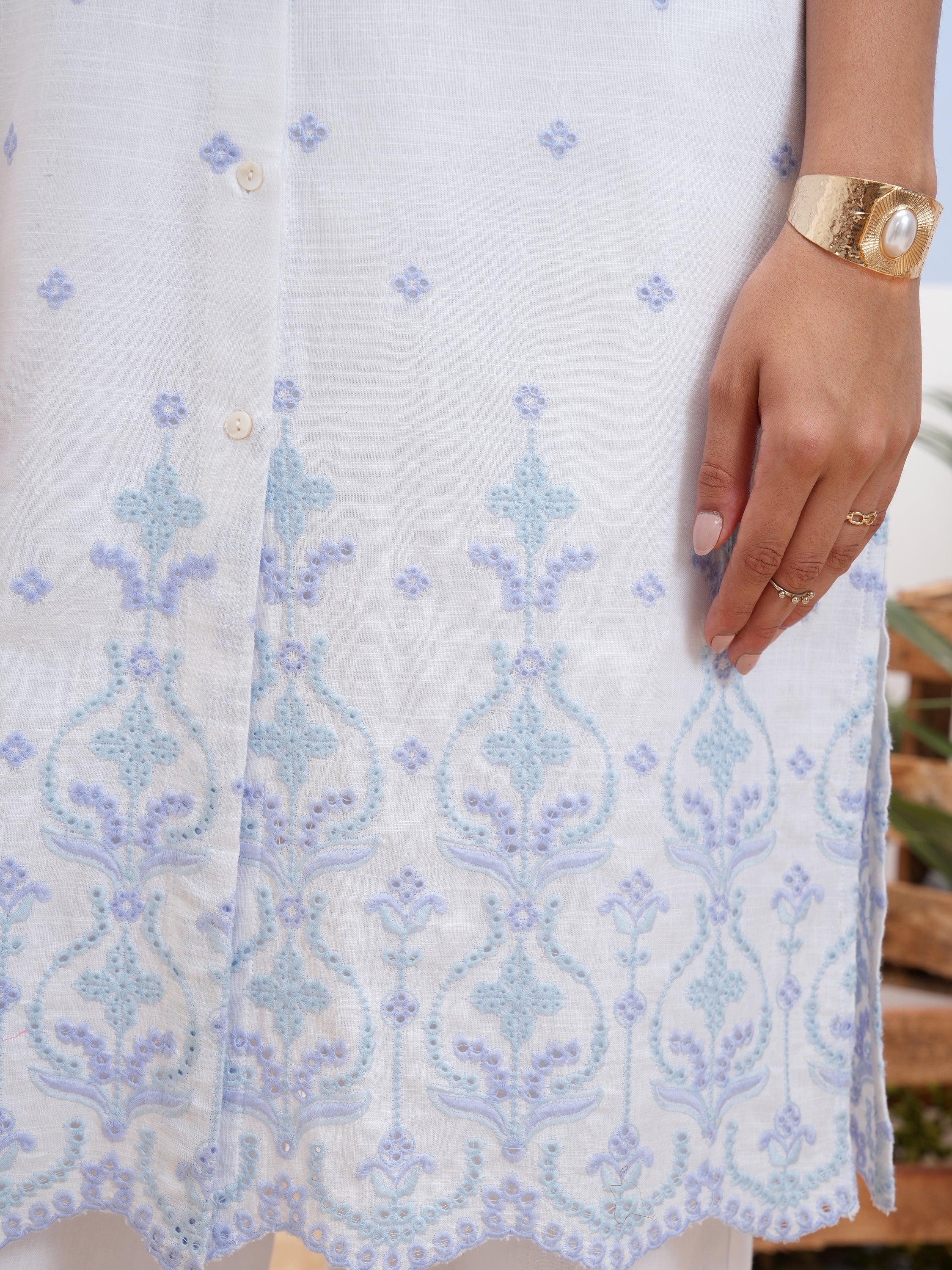 Vara By Vishudh Women White Embroidered Straight Kurta - White - Image 6