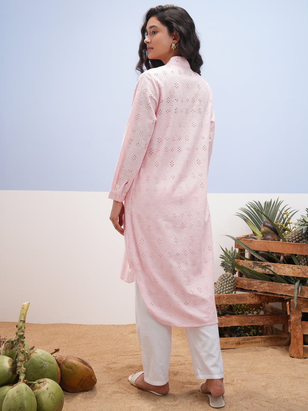Vara By Vishudh Women Pink Embroidered Straight Kurta - Pink - Image 3
