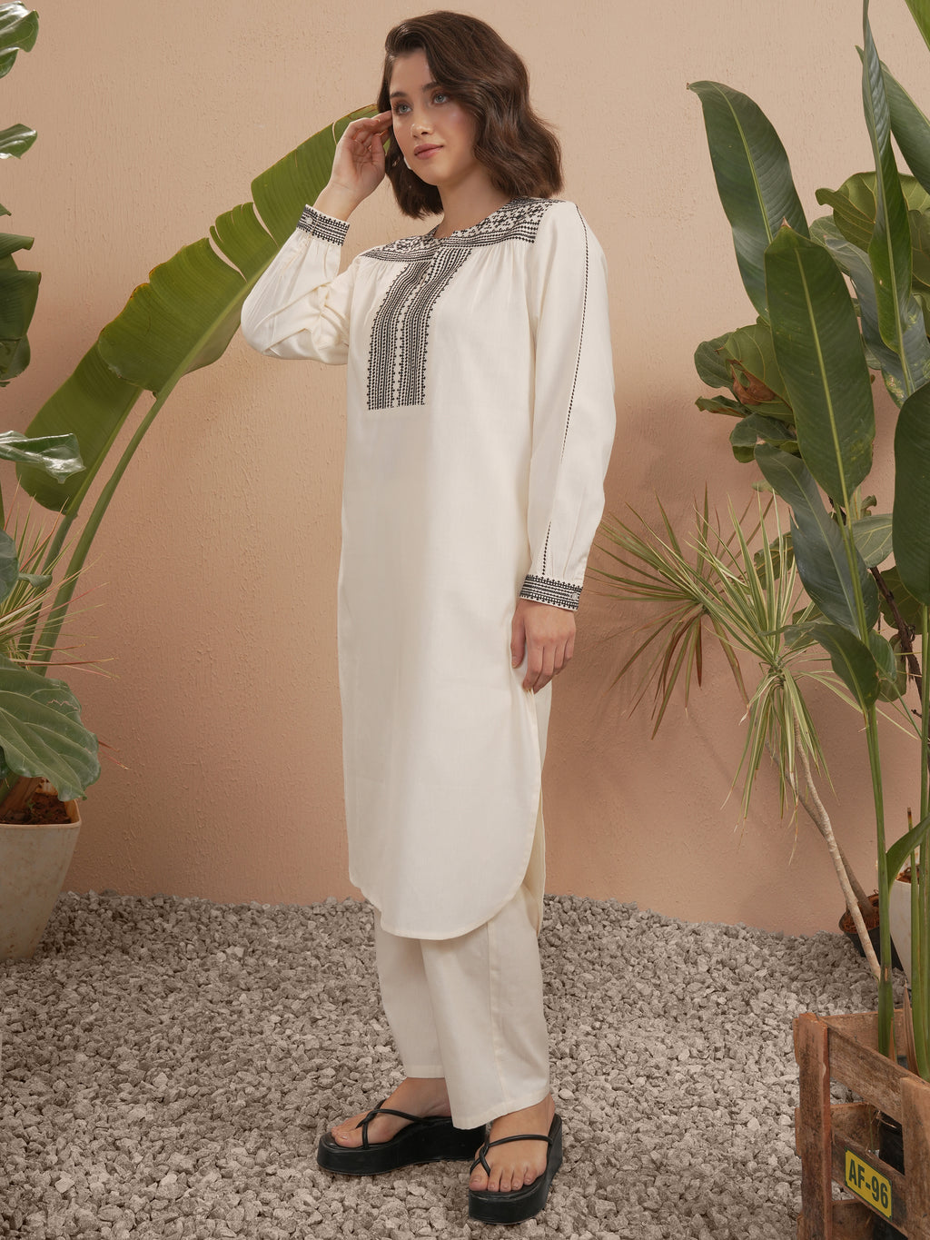 Vara By Vishudh Women Off White Embroidered Straight Kurta - Off White - Image 2