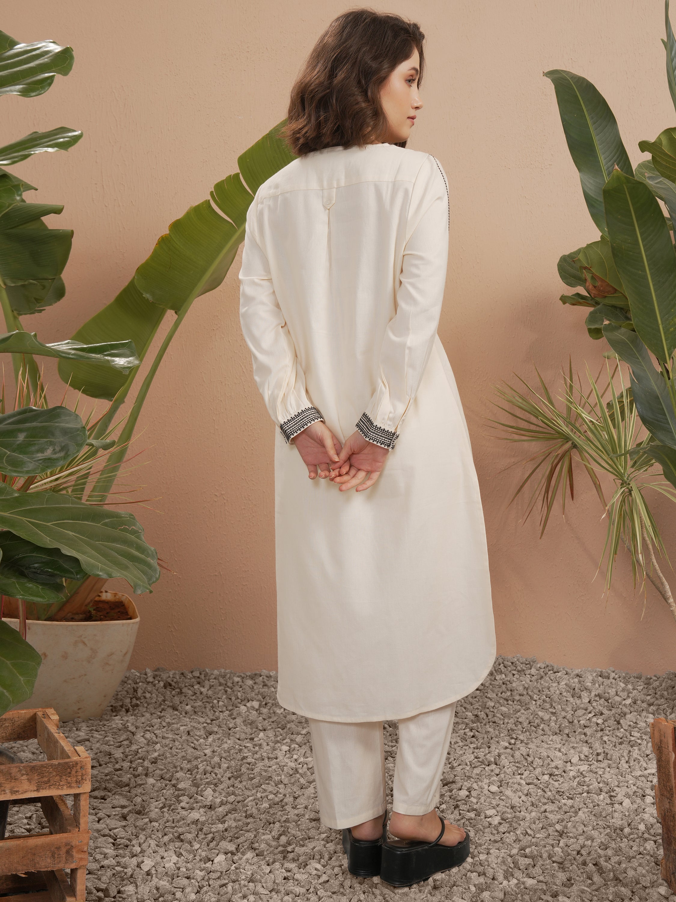 Vara By Vishudh Women Off White Embroidered Straight Kurta - Off White - Image 3