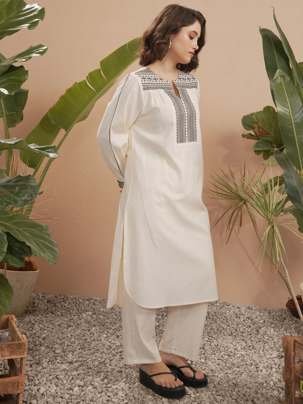Vara By Vishudh Women Off White Embroidered Straight Kurta - Off White - Image 4
