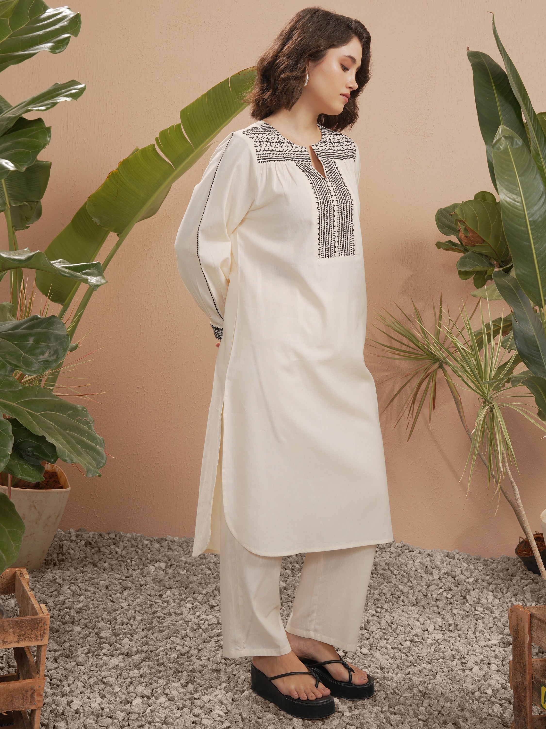 Vara By Vishudh Women Off White Embroidered Straight Kurta - Off White - Image 4