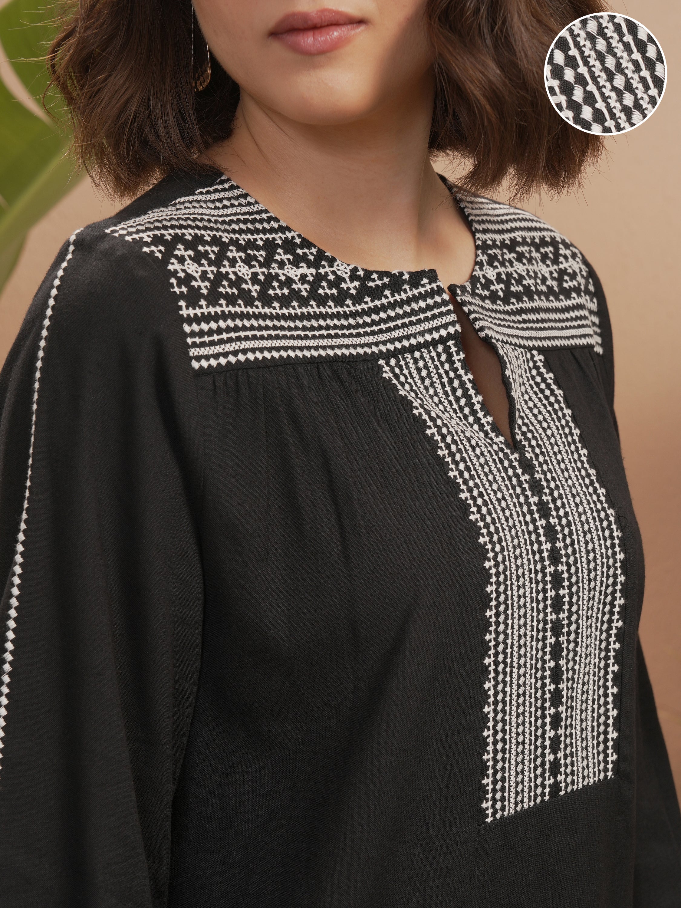 Vara By Vishudh Women Black Embroidered Straight Kurta - Black - Image 5