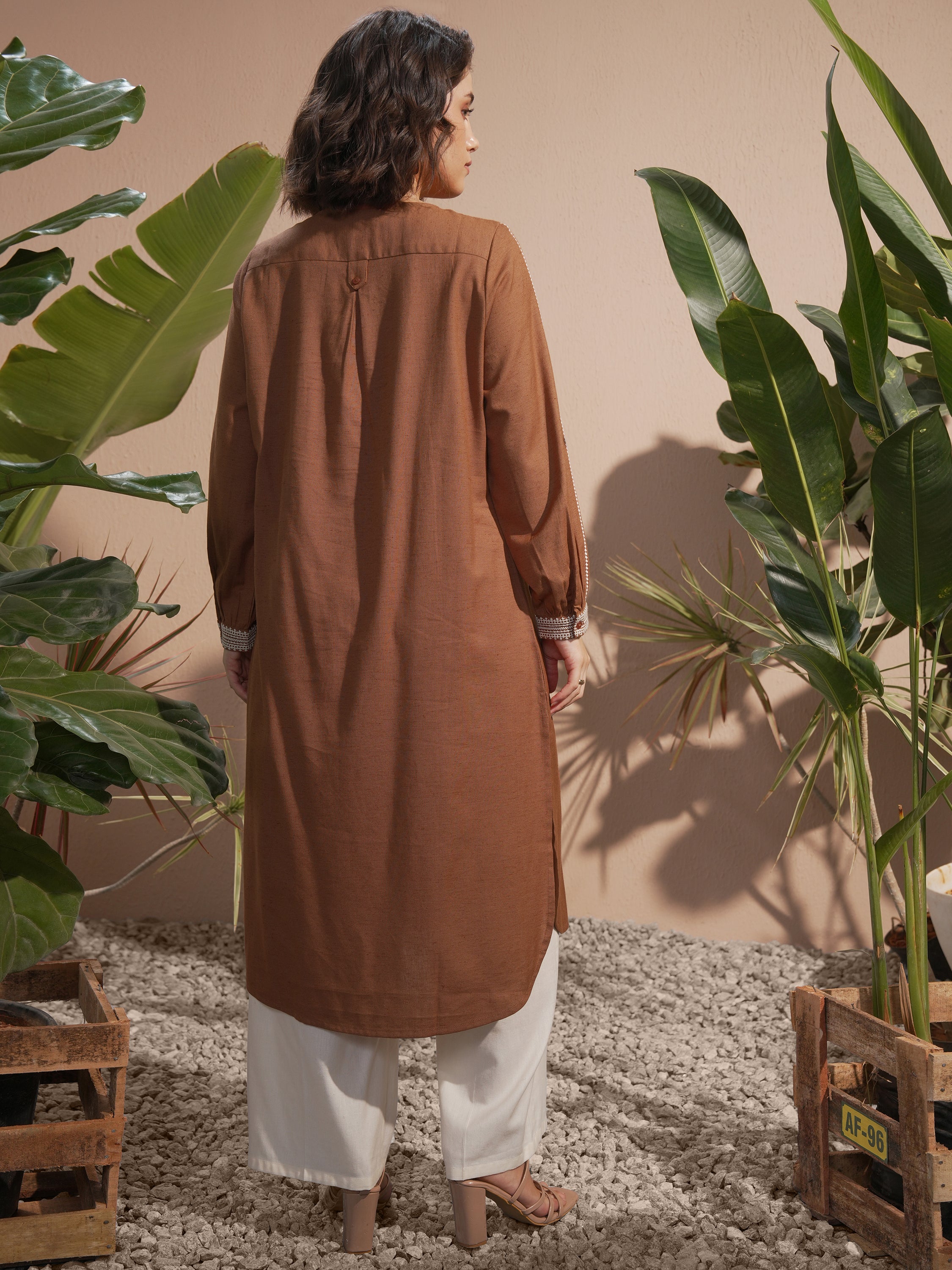 Vara By Vishudh Women Brown Embroidered Straight Kurta - Brown - Image 3
