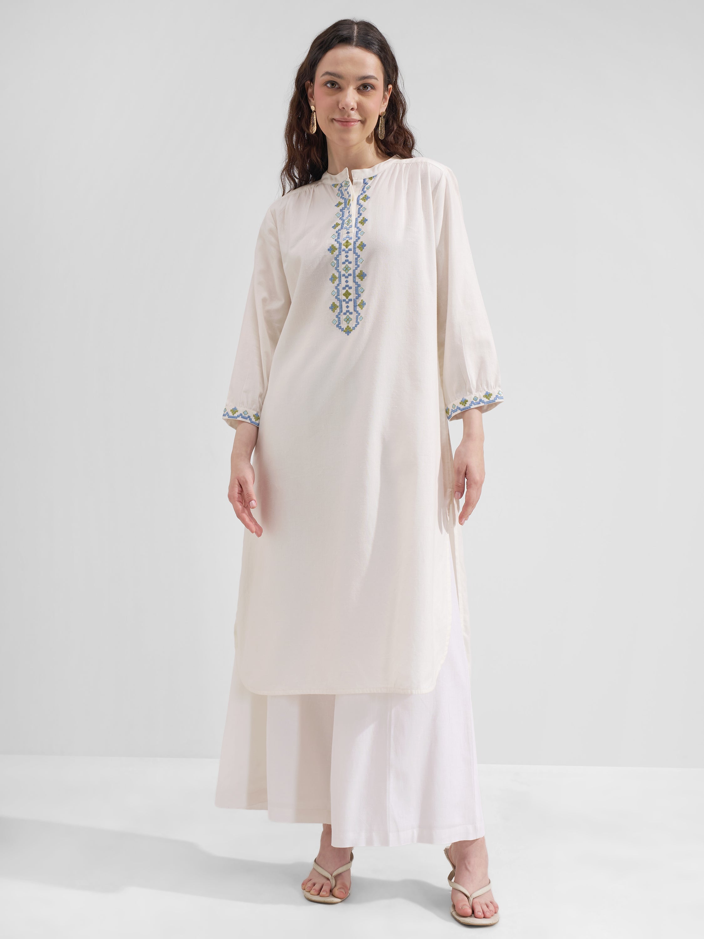 Vara By Vishudh Women White Embroidered Straight Kurta