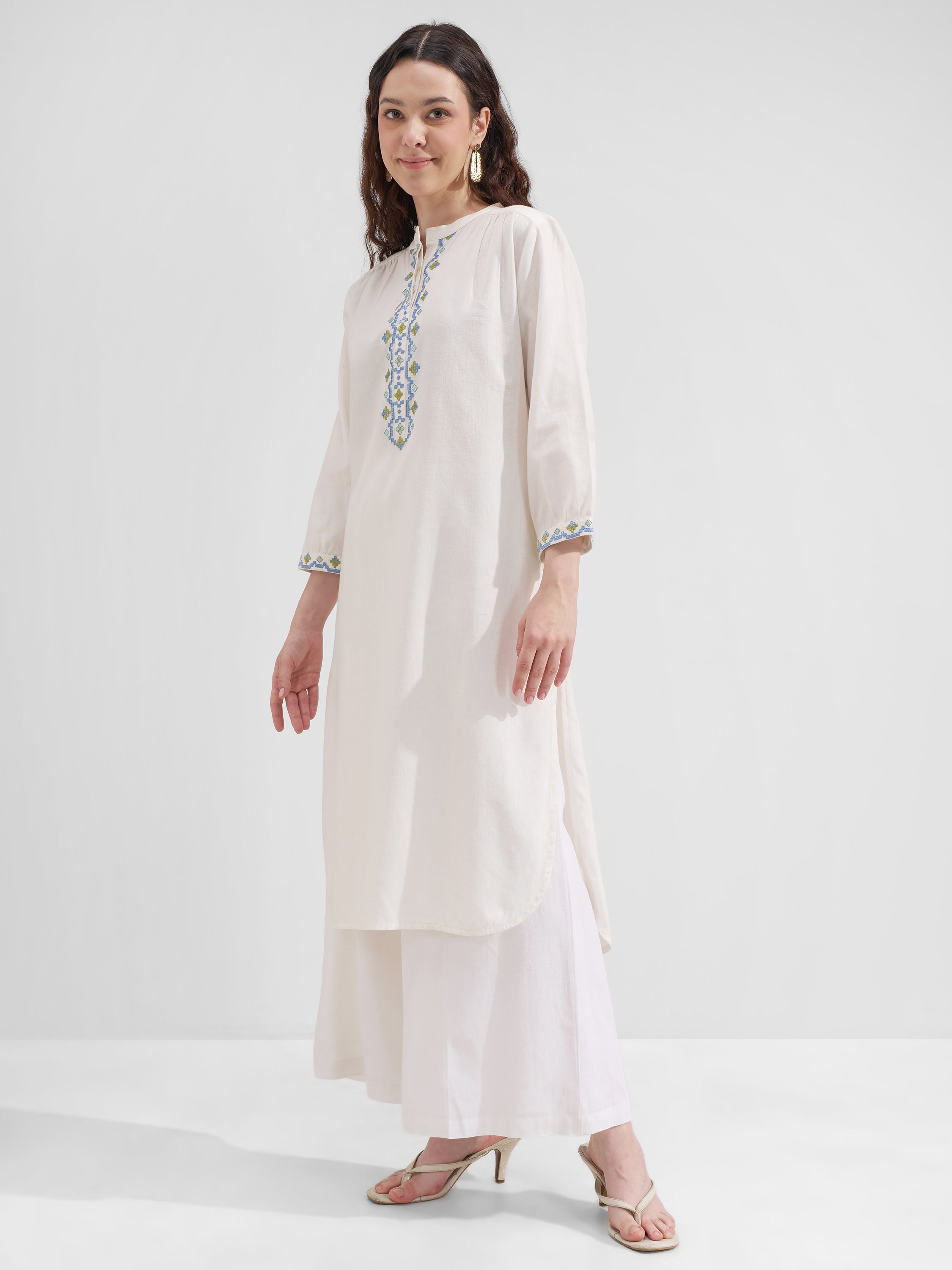 Vara By Vishudh Women White Embroidered Straight Kurta