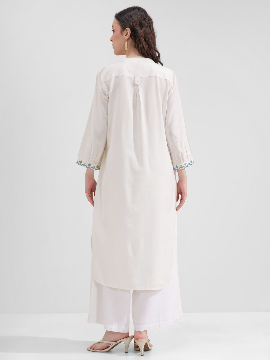 Vara By Vishudh Women White Embroidered Straight Kurta