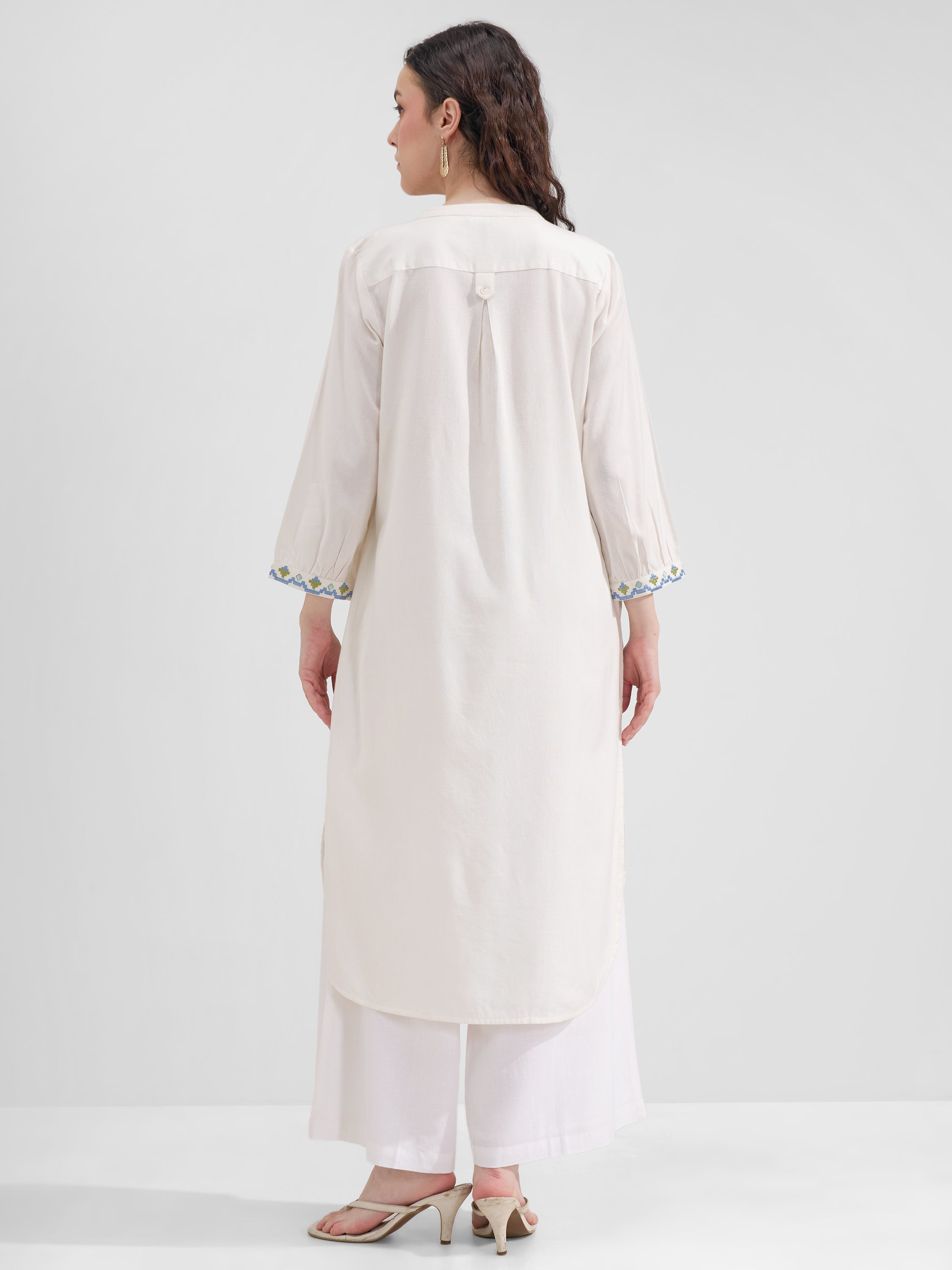 Vara By Vishudh Women White Embroidered Straight Kurta