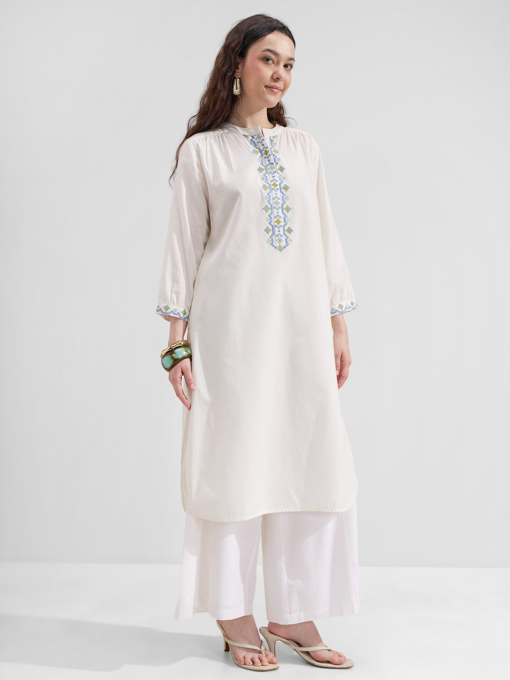 Vara By Vishudh Women White Embroidered Straight Kurta
