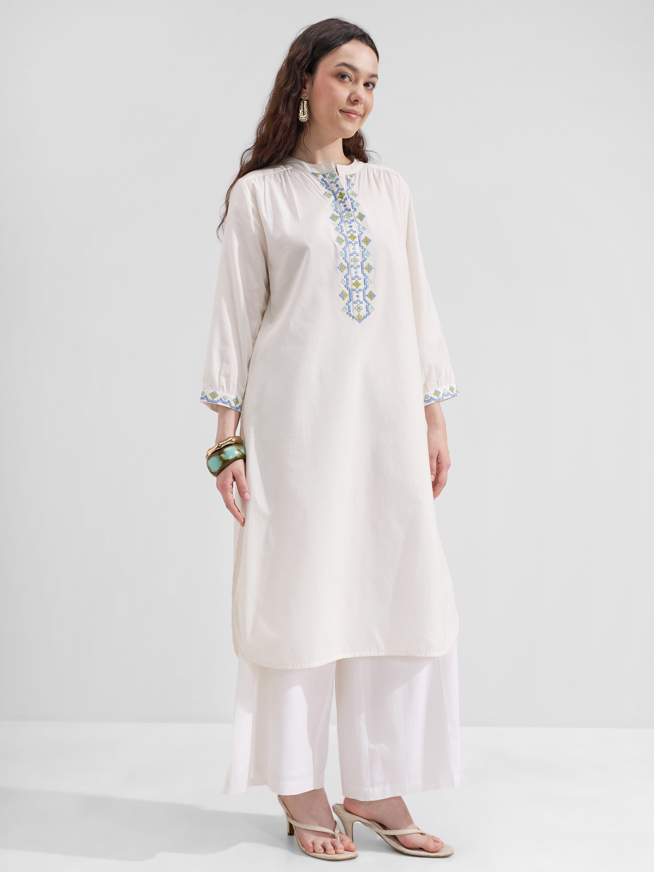 Vara By Vishudh Women White Embroidered Straight Kurta
