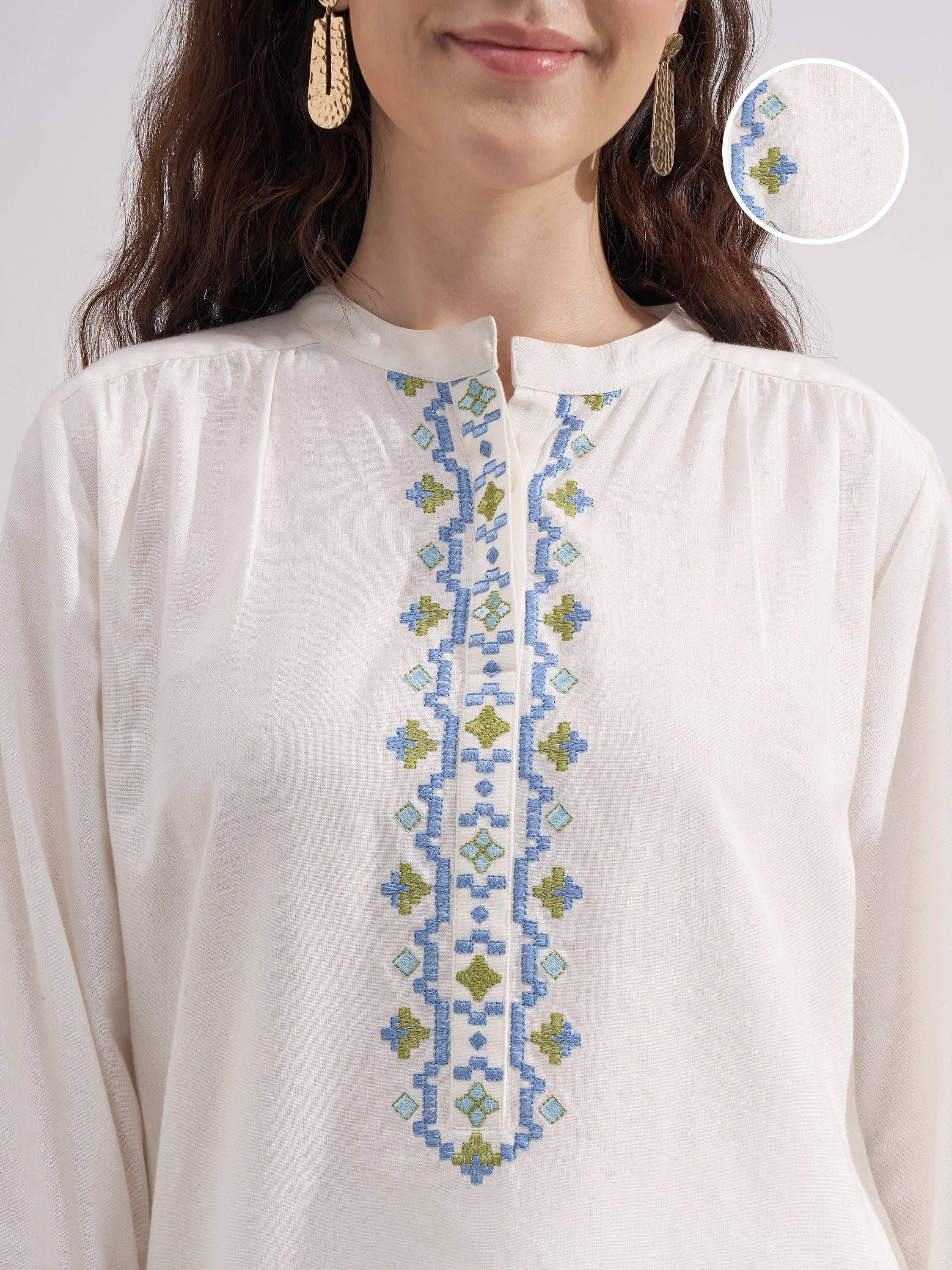 Vara By Vishudh Women White Embroidered Straight Kurta