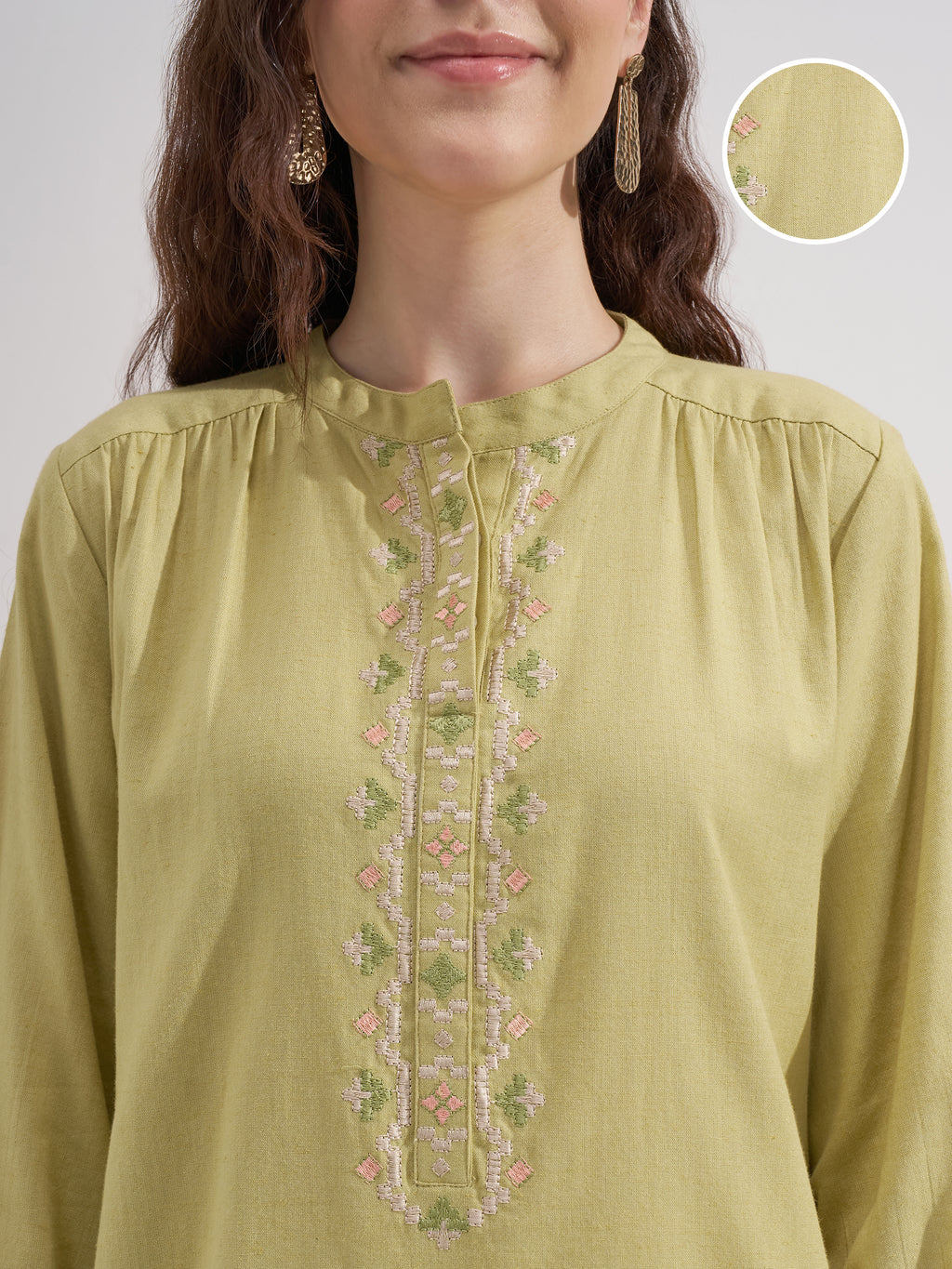Vara By Vishudh Women Green Embroidered Straight Kurta