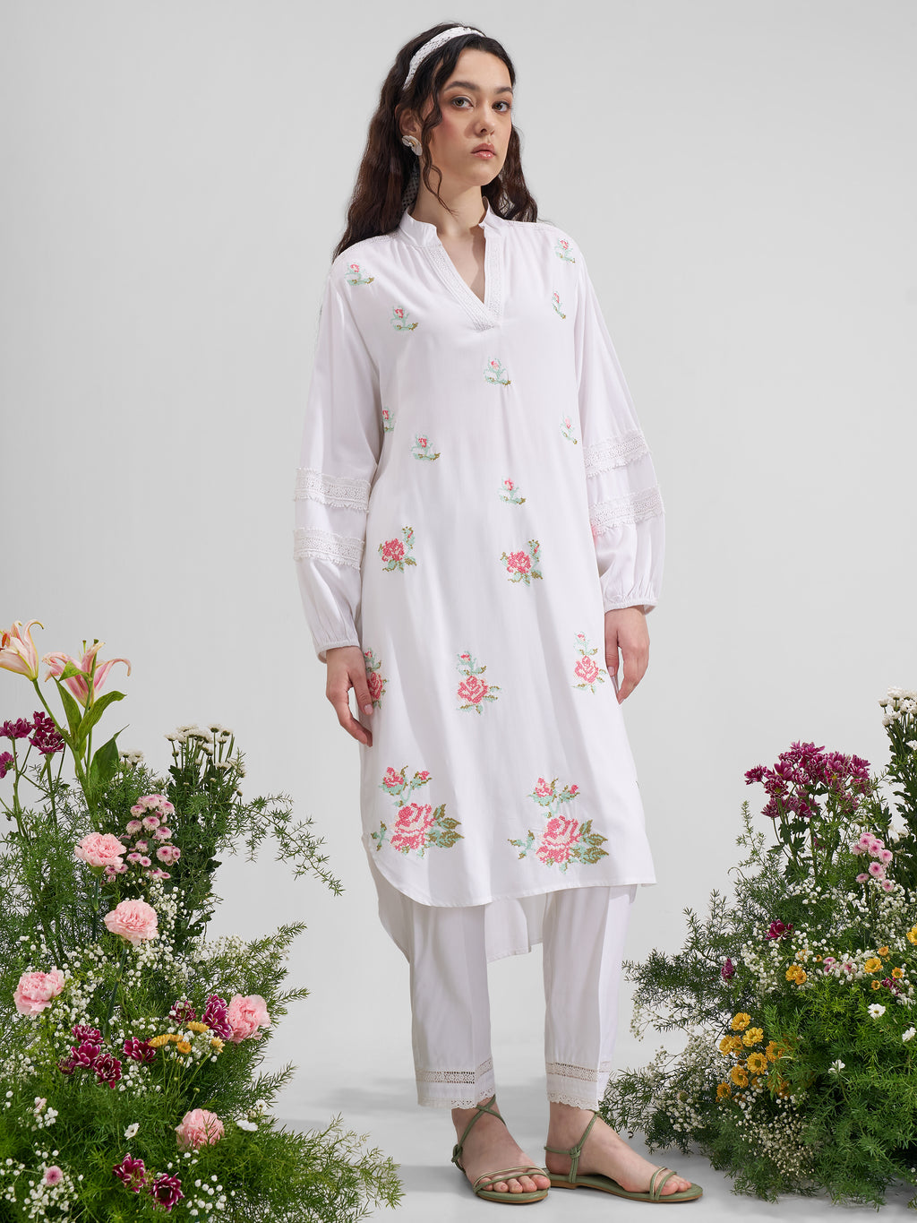 Vara By Vishudh Women White Embroidered Straight Kurta