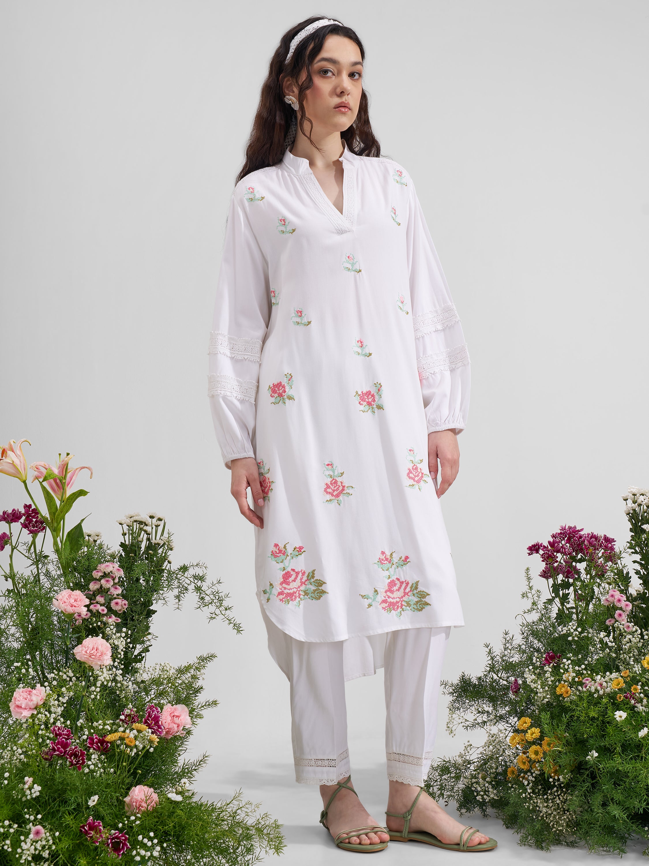 Vara By Vishudh Women White Embroidered Straight Kurta