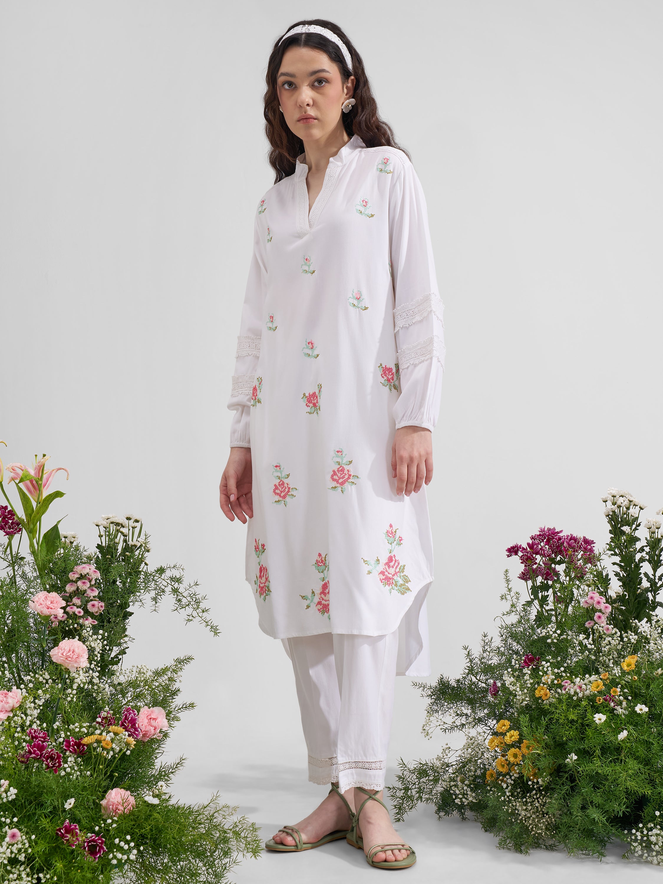 Vara By Vishudh Women White Embroidered Straight Kurta