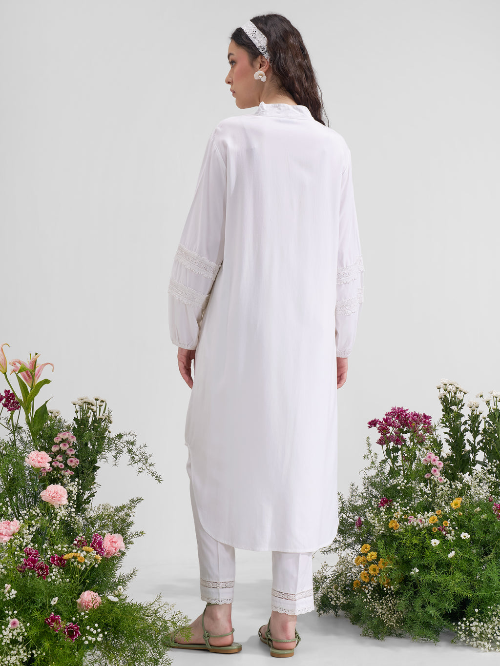 Vara By Vishudh Women White Embroidered Straight Kurta