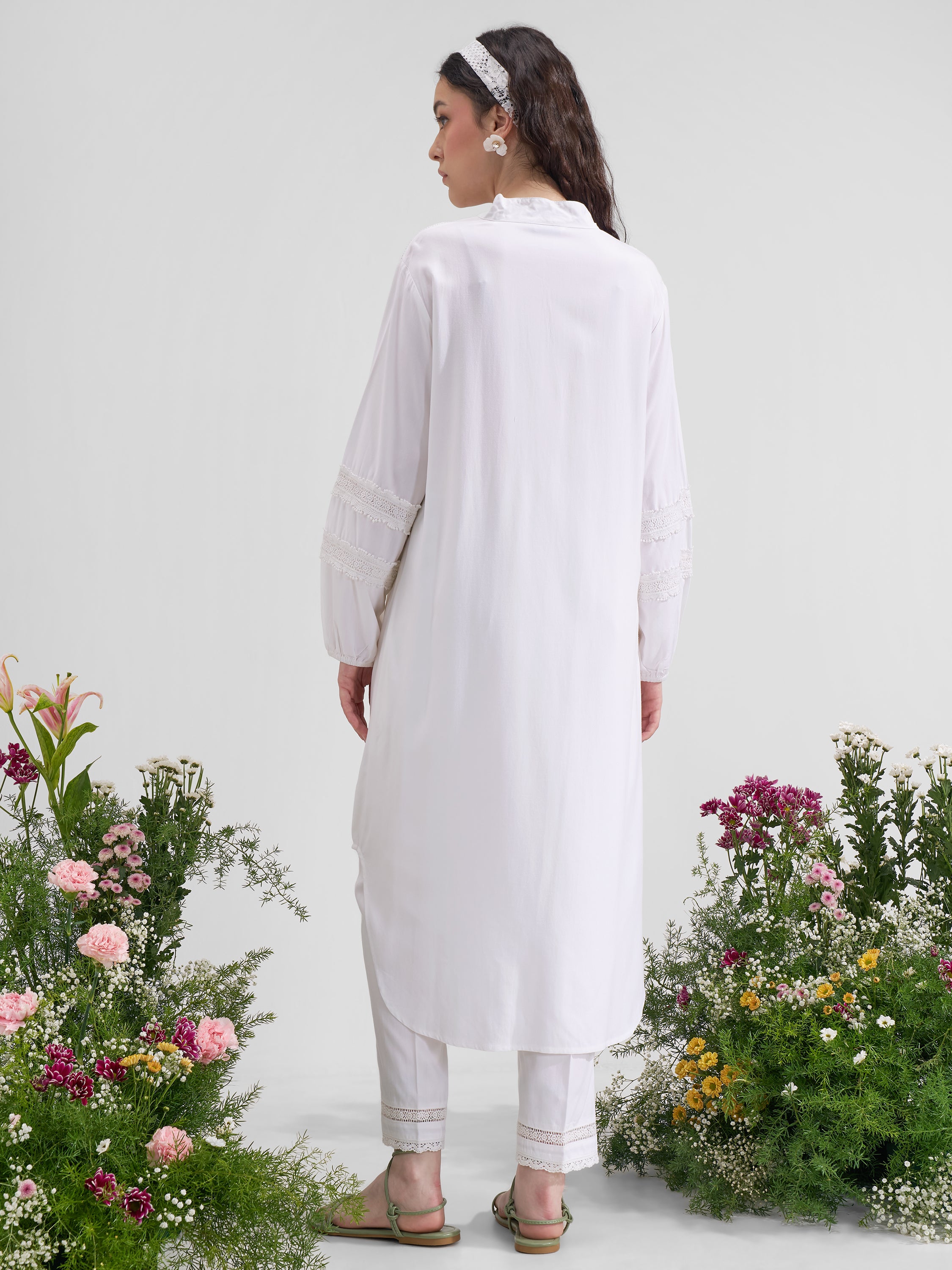 Vara By Vishudh Women White Embroidered Straight Kurta