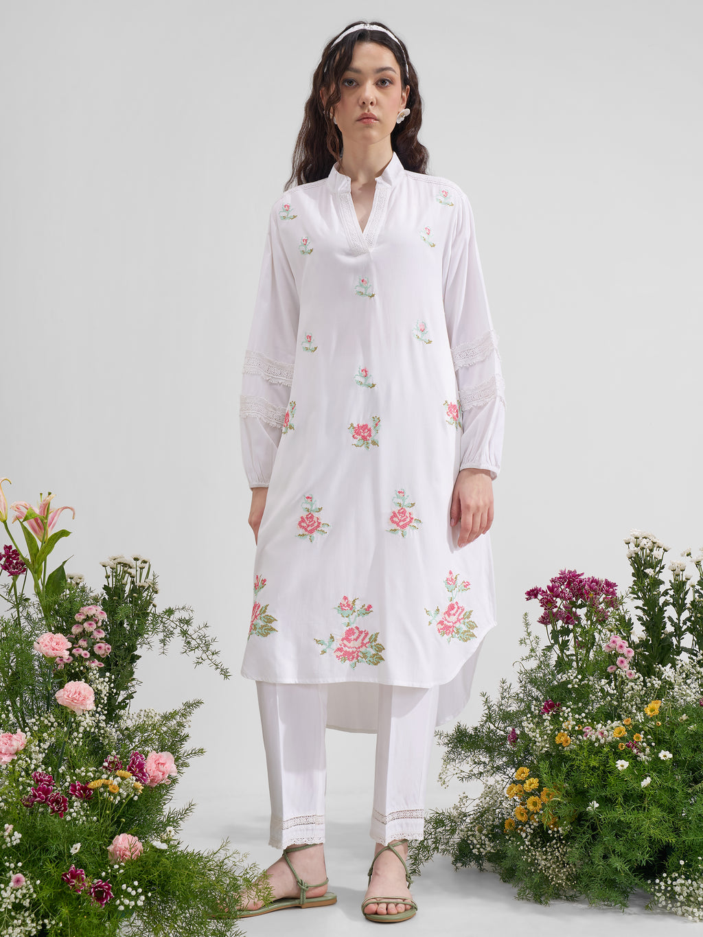 Vara By Vishudh Women White Embroidered Straight Kurta