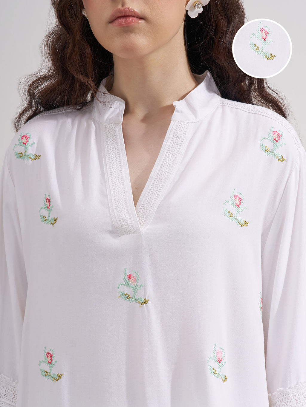 Vara By Vishudh Women White Embroidered Straight Kurta