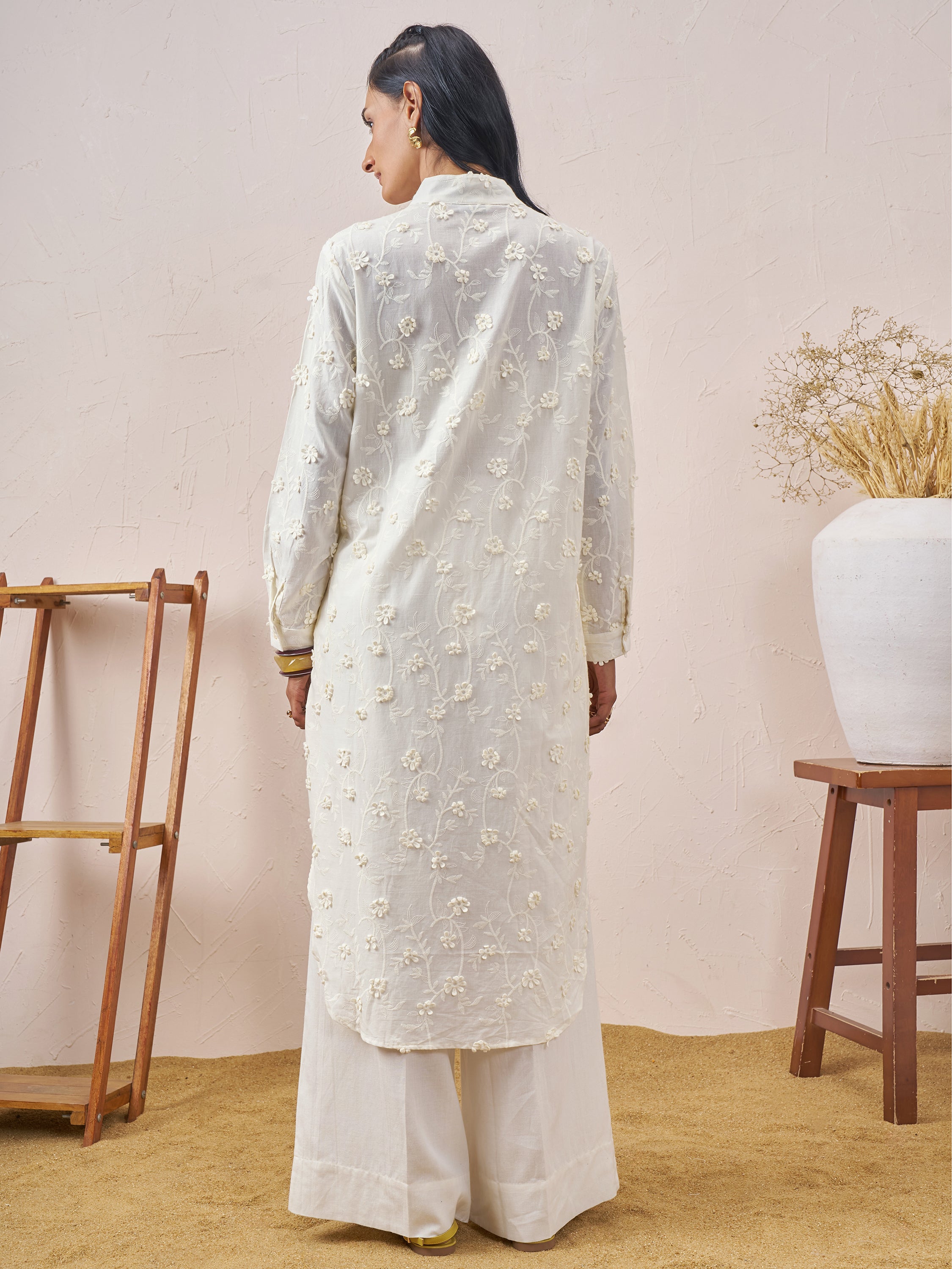Vara By Vishudh Women White Embroidered Straight Kurta - White - Image 3