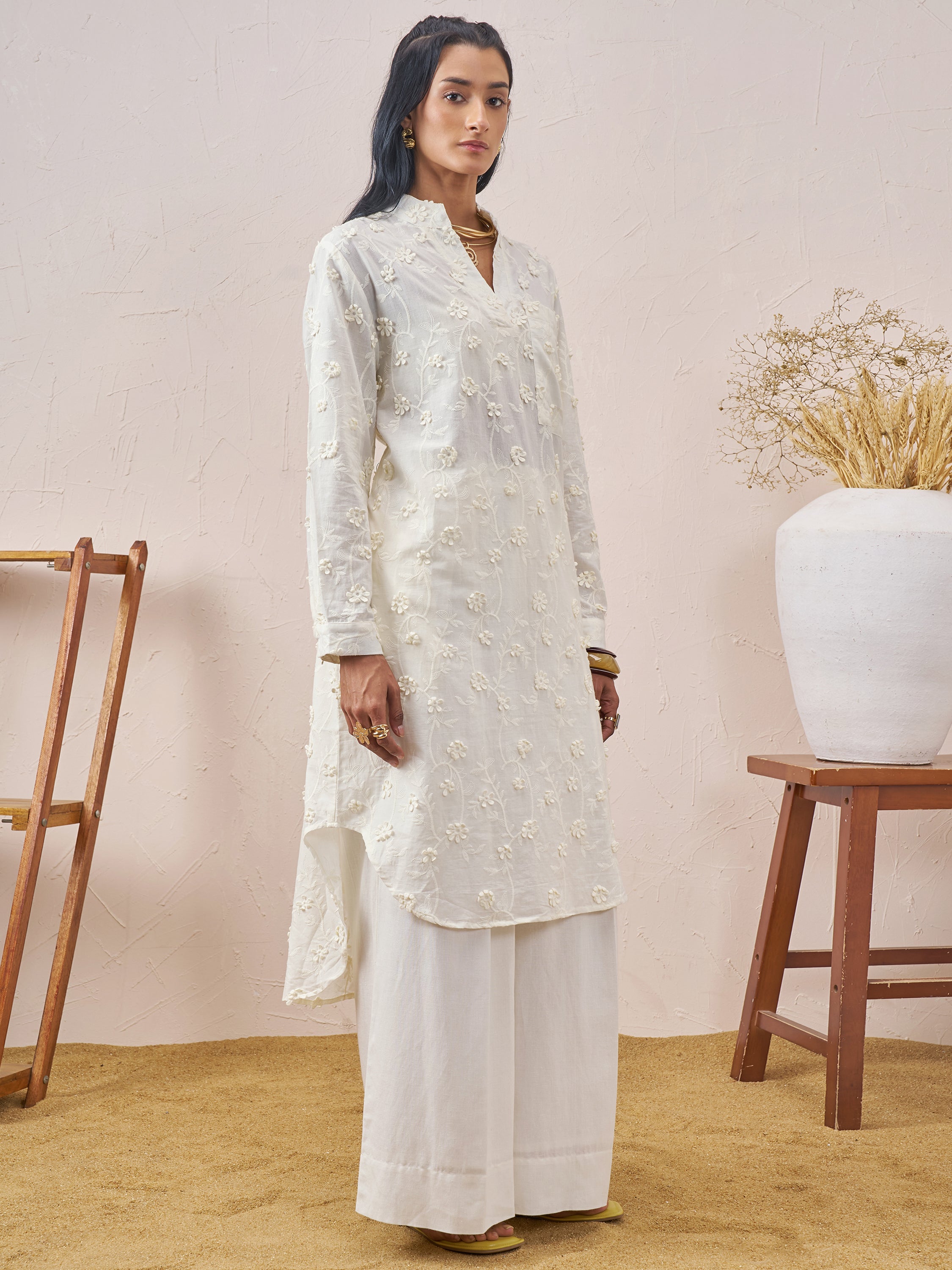 Vara By Vishudh Women White Embroidered Straight Kurta - White - Image 4