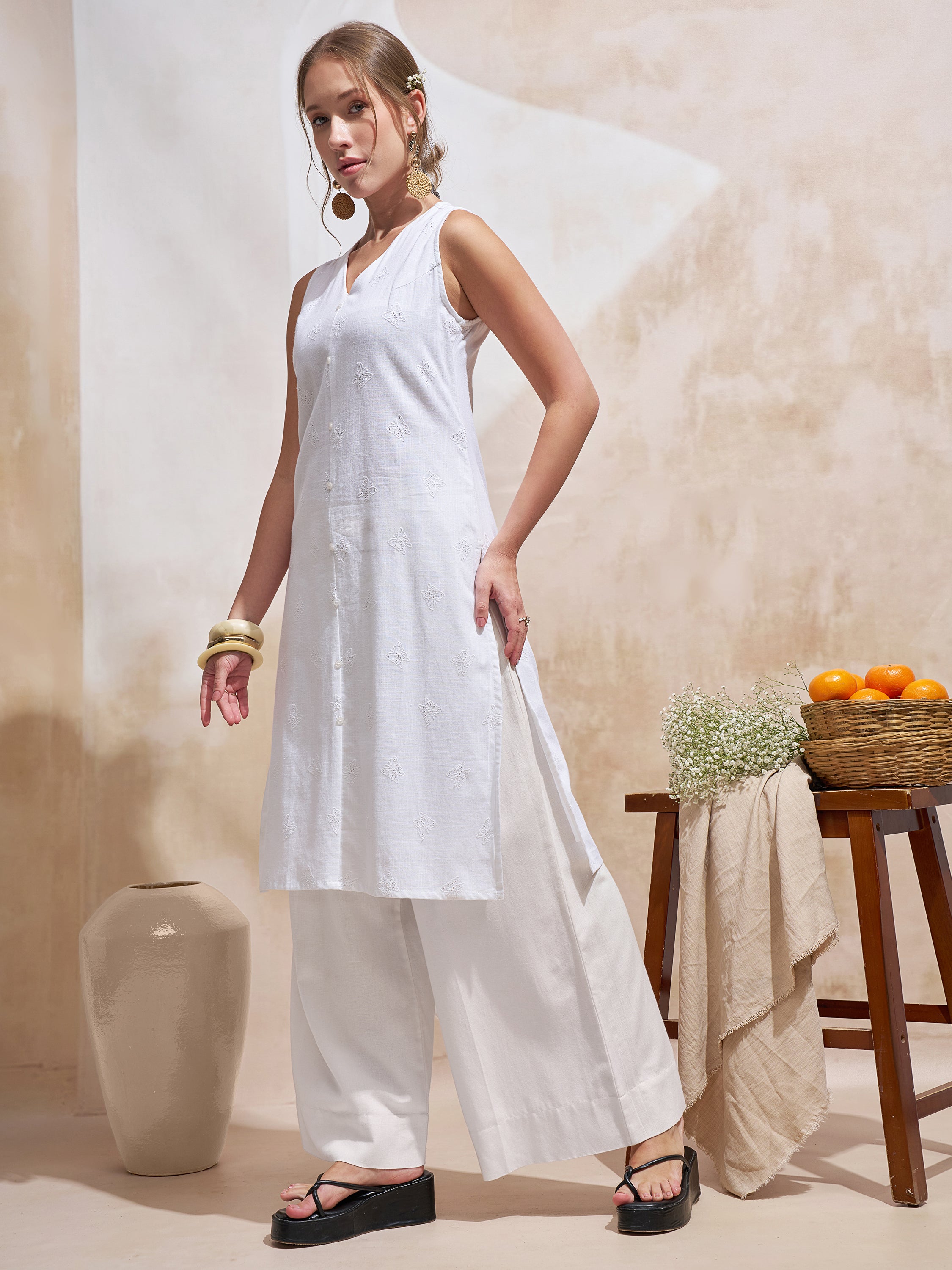 Vara By Vishudh Women White Embroidered Straight Kurta - White - Image 2