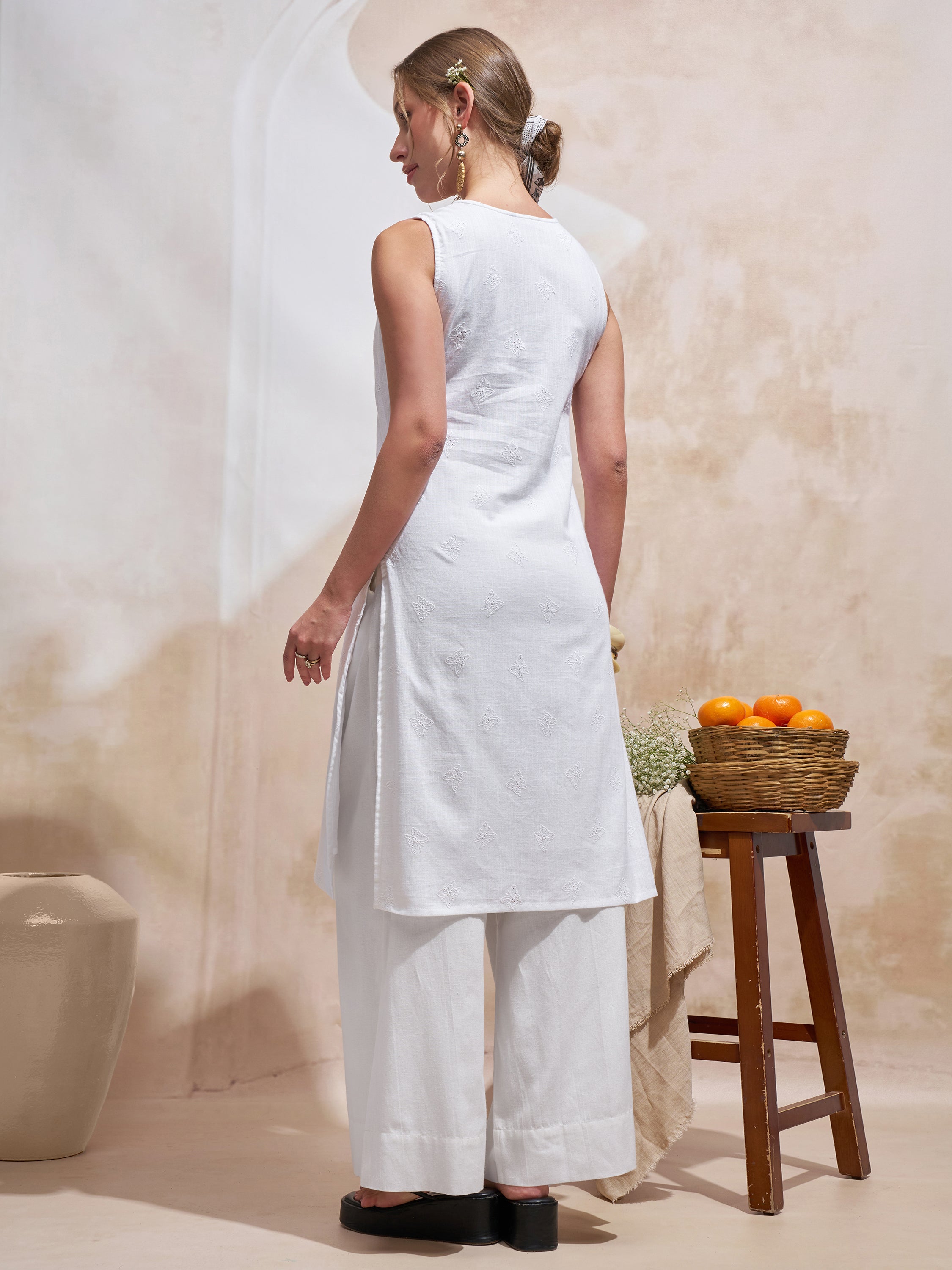 Vara By Vishudh Women White Embroidered Straight Kurta - White - Image 3