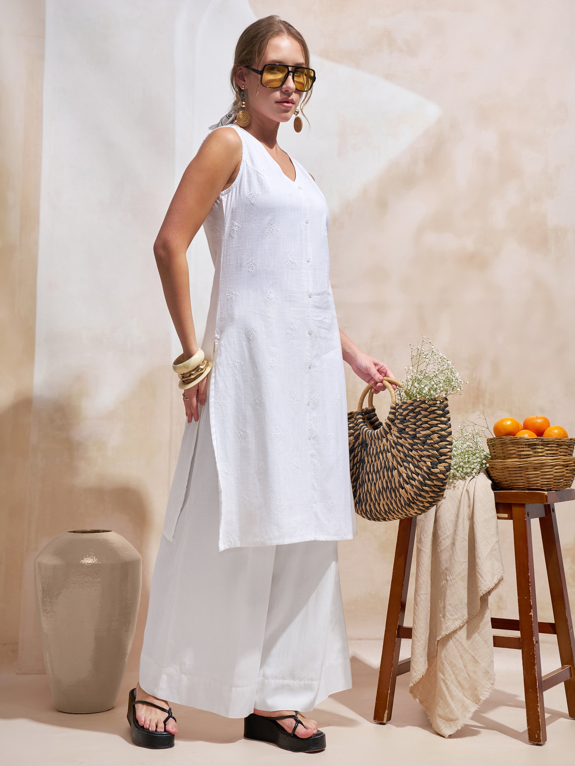 Vara By Vishudh Women White Embroidered Straight Kurta - White - Image 4