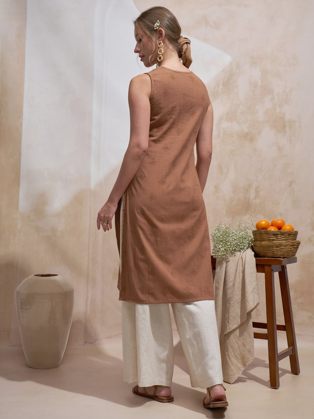 Vara By Vishudh Women Brown Embroidered Straight Kurta - Brown - Image 3