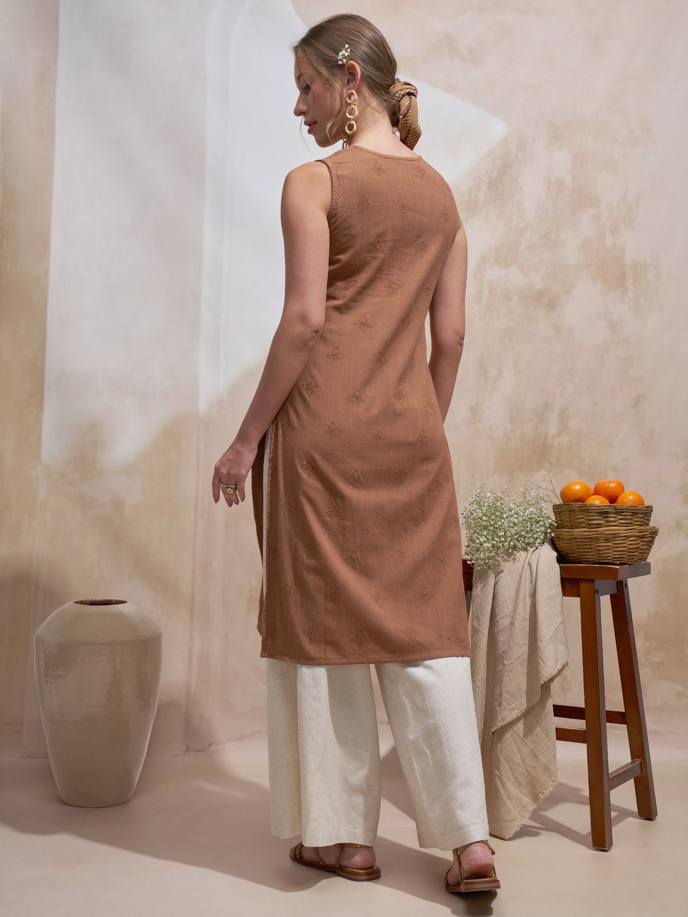 Vara By Vishudh Women Brown Embroidered Straight Kurta - Brown - Image 3