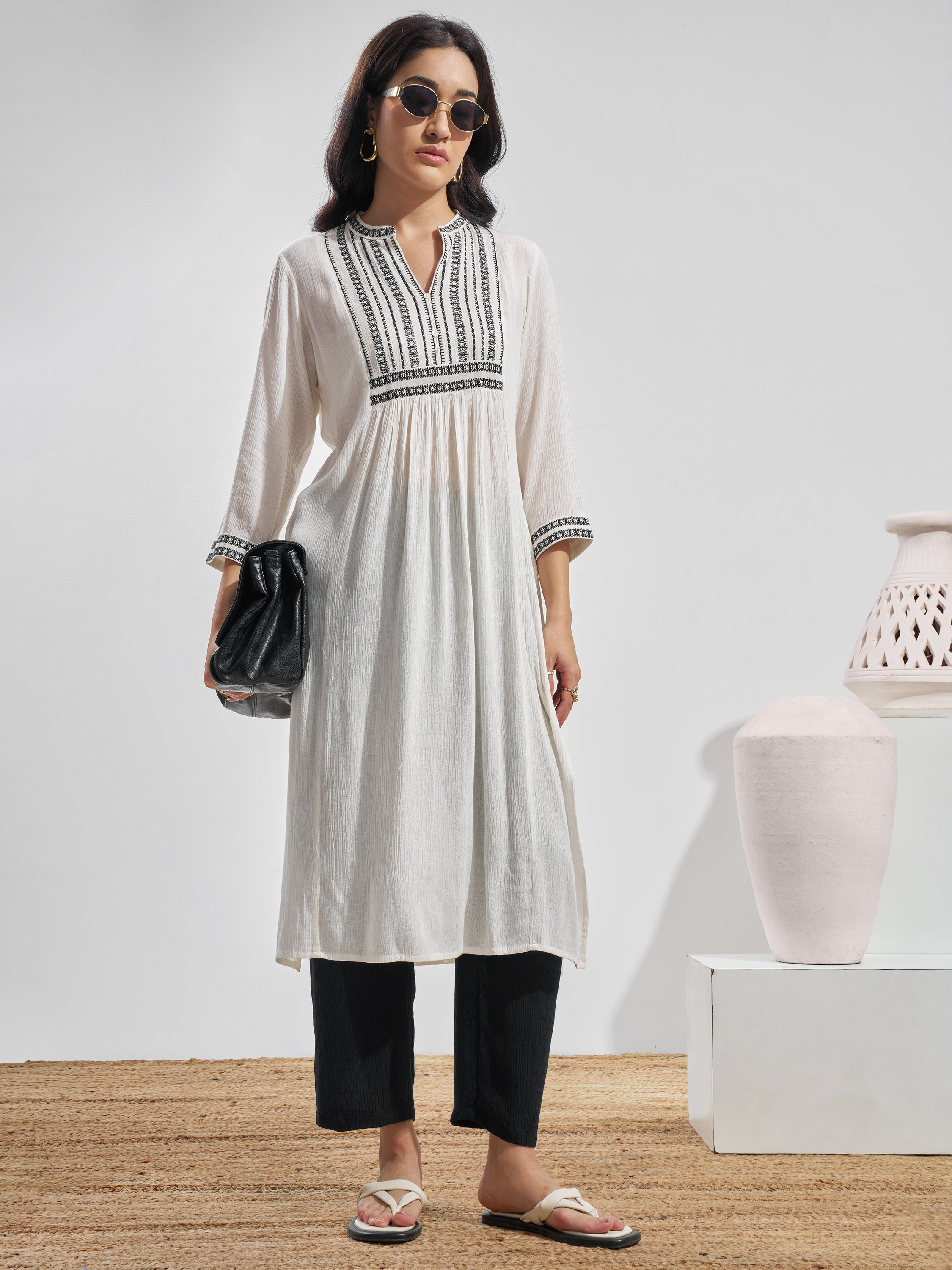 Vara By Vishudh Women White Embroidered Straight Kurta - White - Image 1