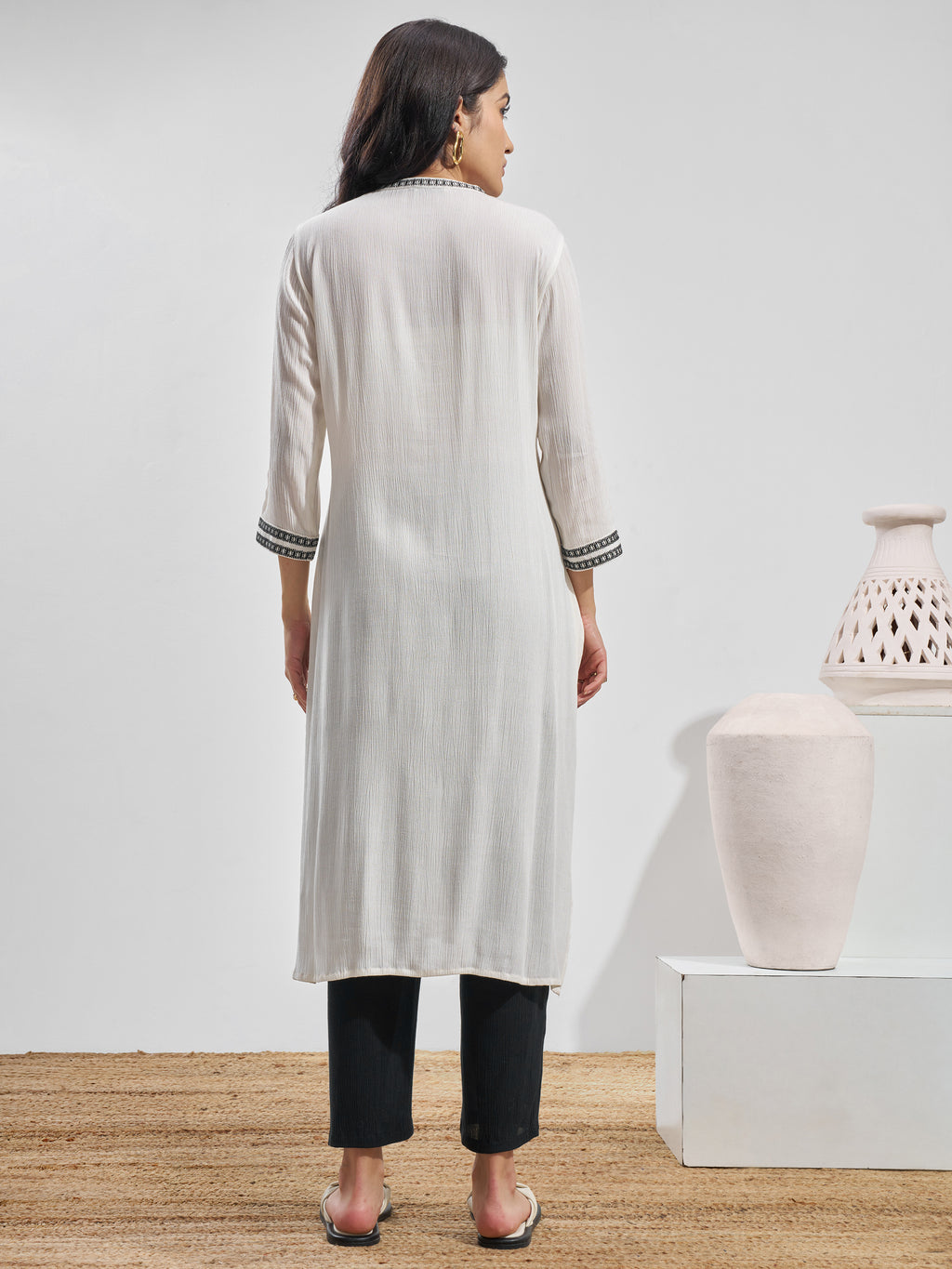 Vara By Vishudh Women White Embroidered Straight Kurta - White - Image 3