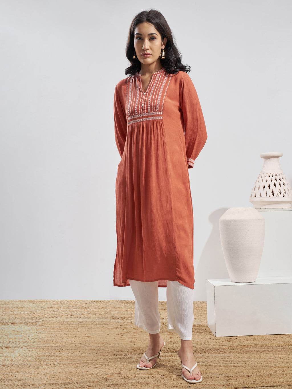 Vara By Vishudh Women Peach Embroidered Straight Kurta - Peach - Image 2