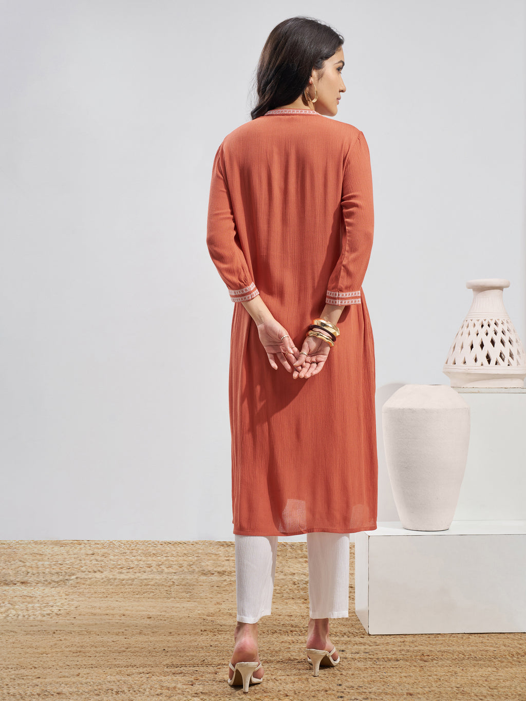 Vara By Vishudh Women Peach Embroidered Straight Kurta - Peach - Image 3