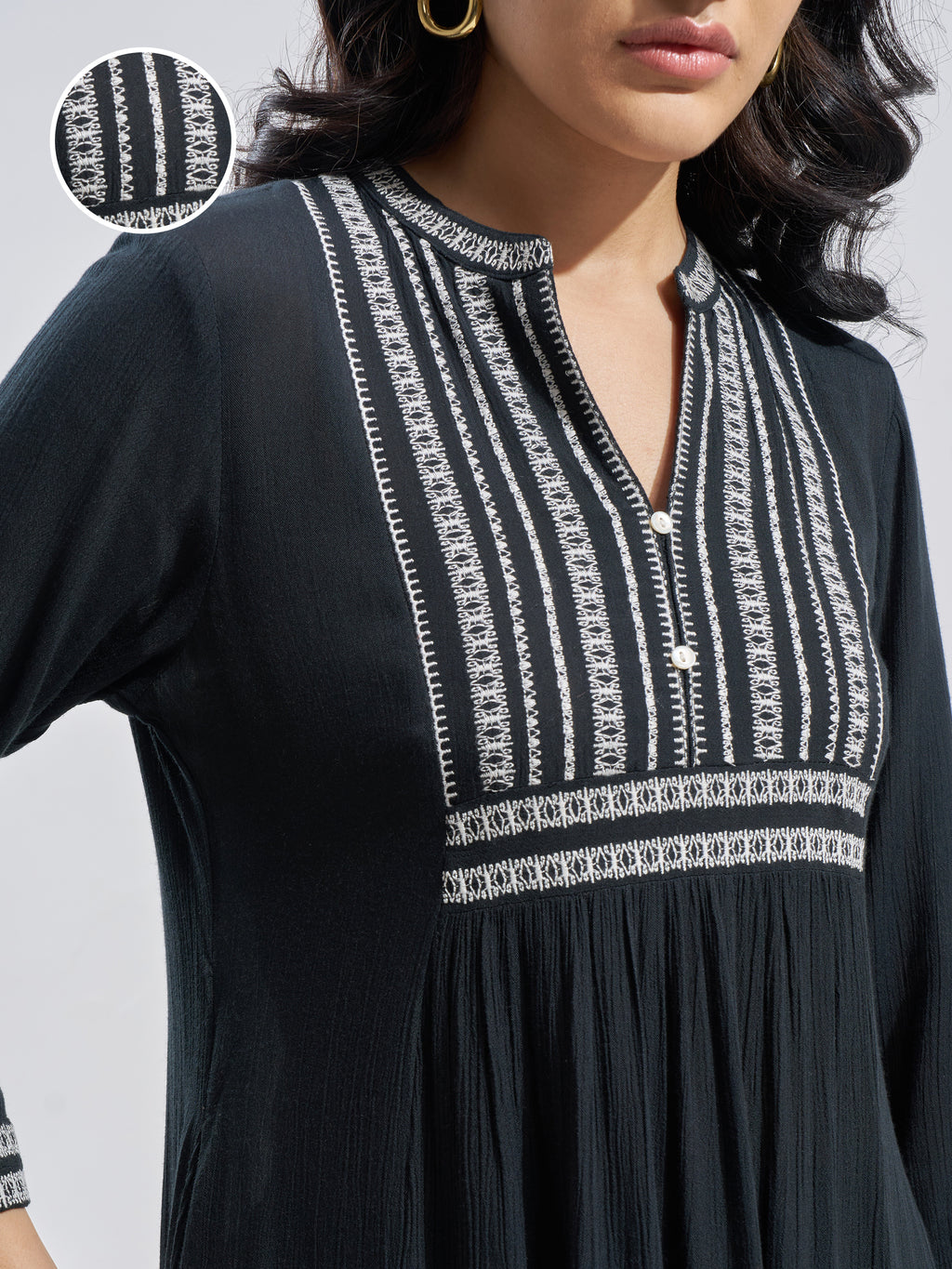 Vara By Vishudh Women Black Embroidered Straight Kurta - Black - Image 5