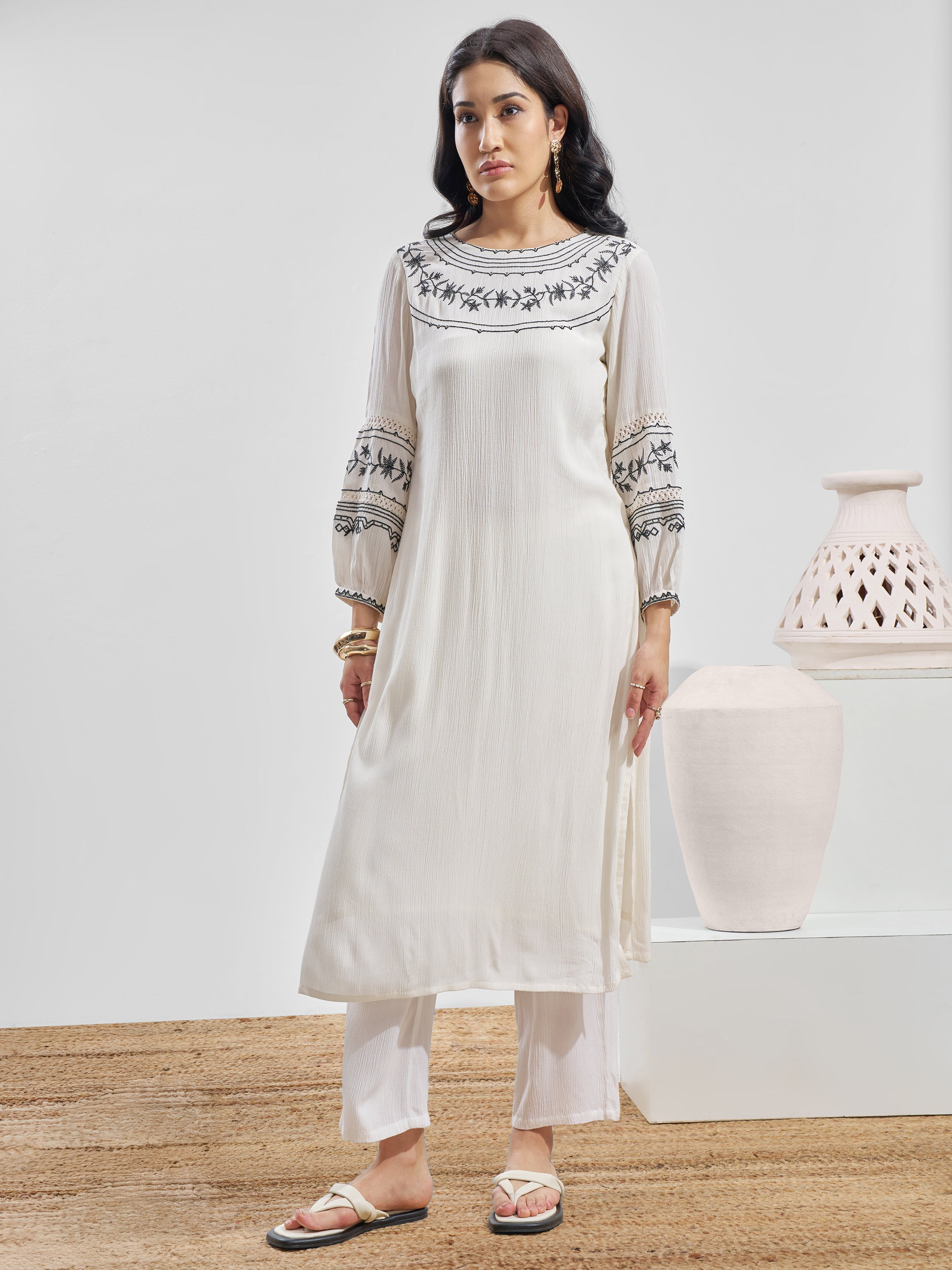 Vara By Vishudh Women White Embroidered Straight Kurta - White - Image 2