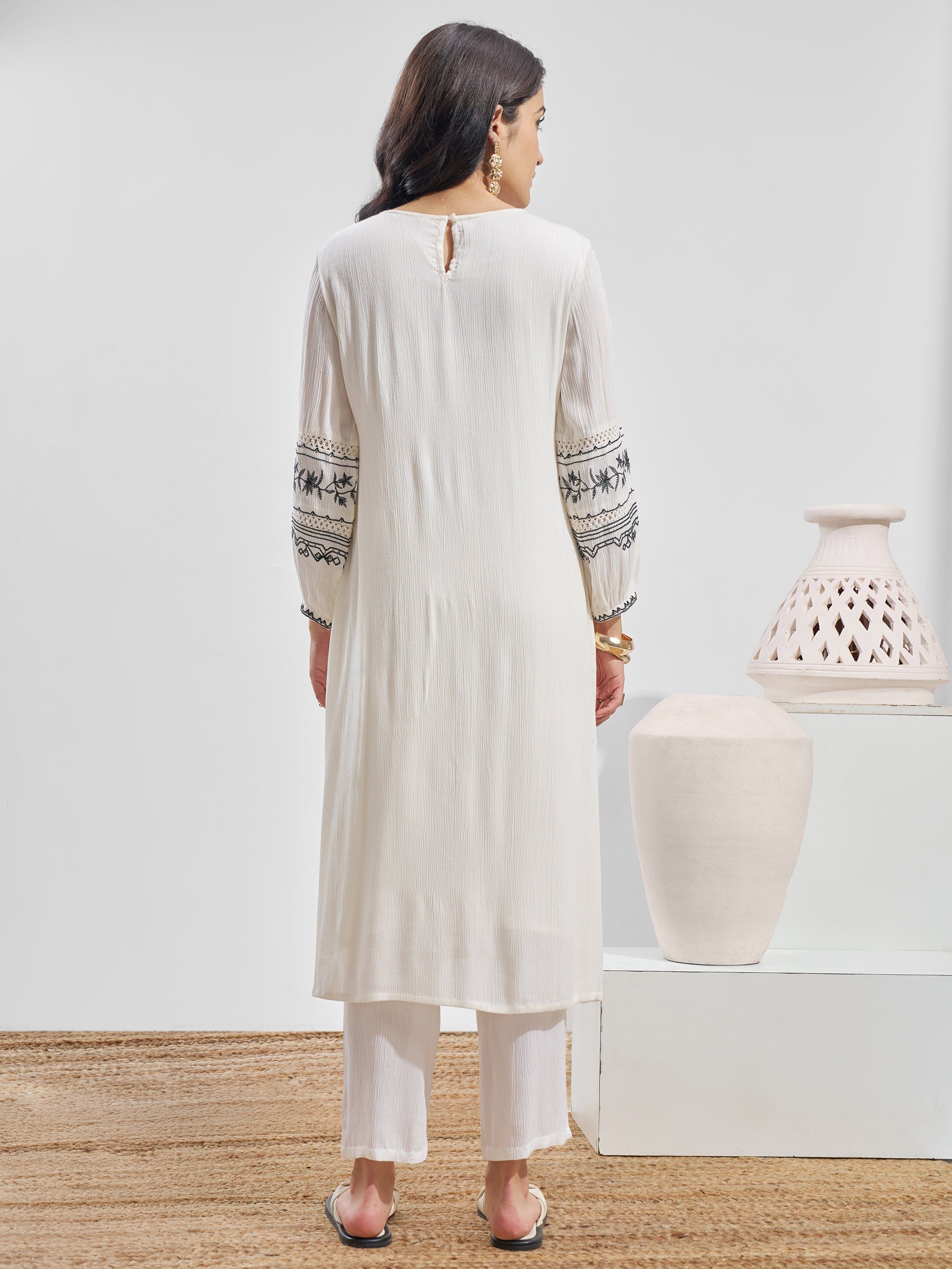 Vara By Vishudh Women White Embroidered Straight Kurta - White - Image 3