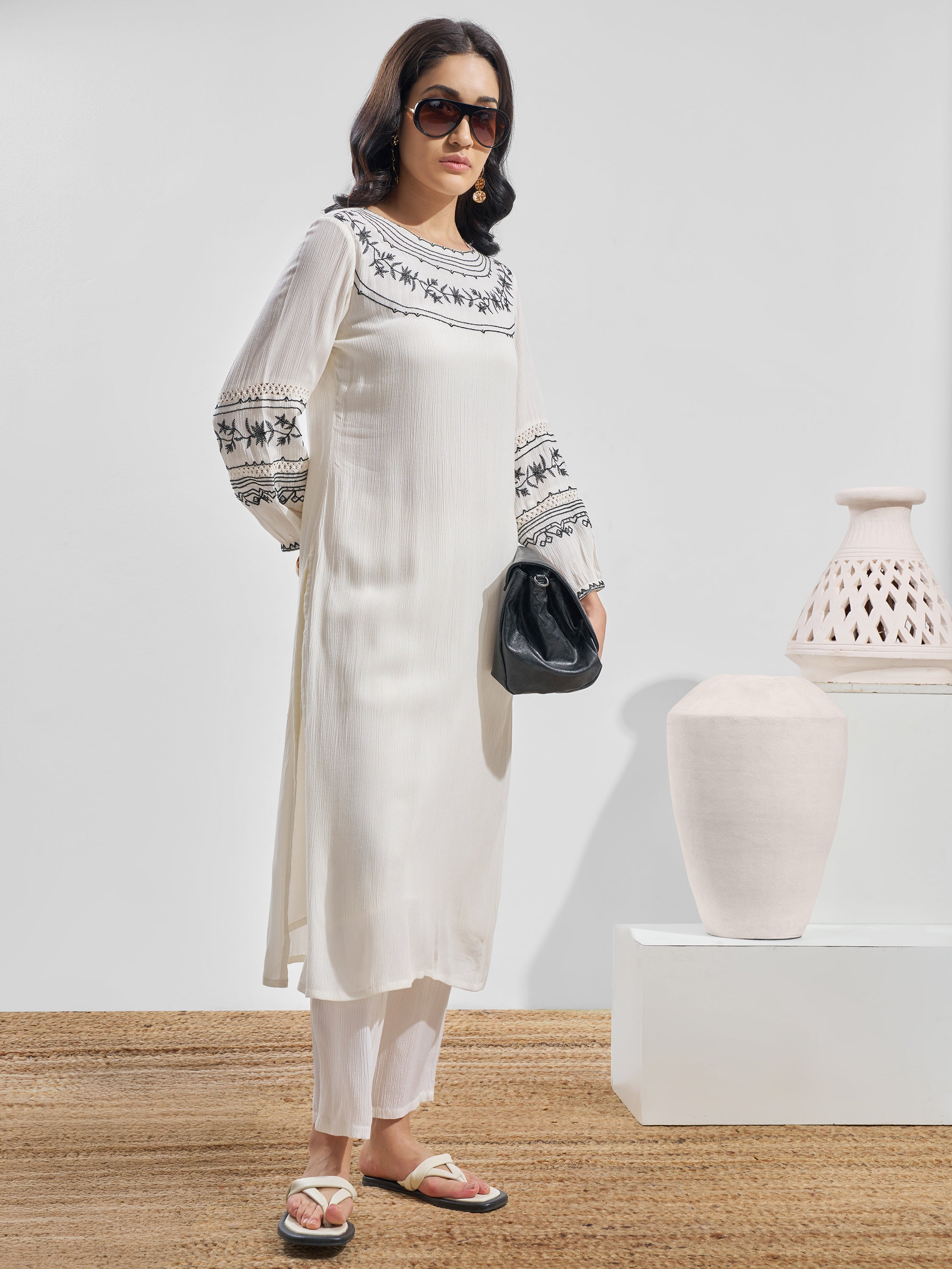 Vara By Vishudh Women White Embroidered Straight Kurta - White - Image 4