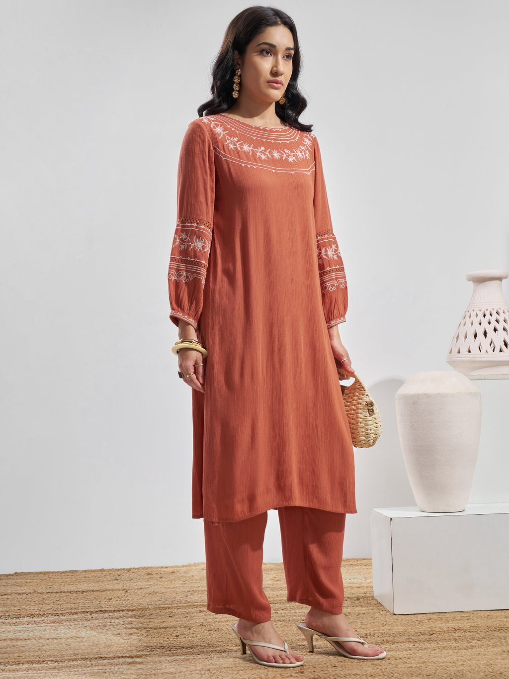 Vara By Vishudh Women Peach Embroidered Straight Kurta - Peach - Image 4