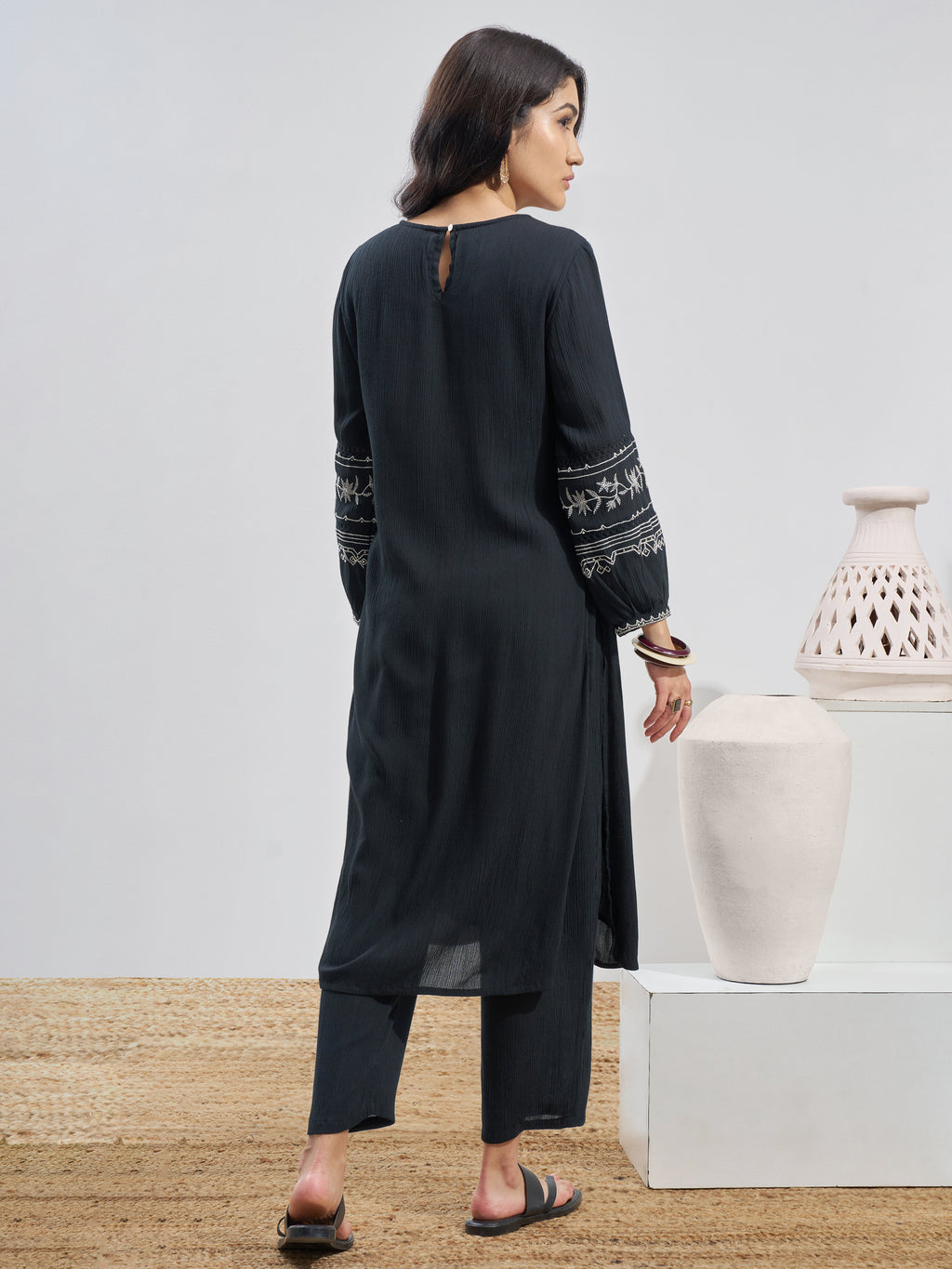 Vara By Vishudh Women Black Embroidered Straight Kurta - Black - Image 3