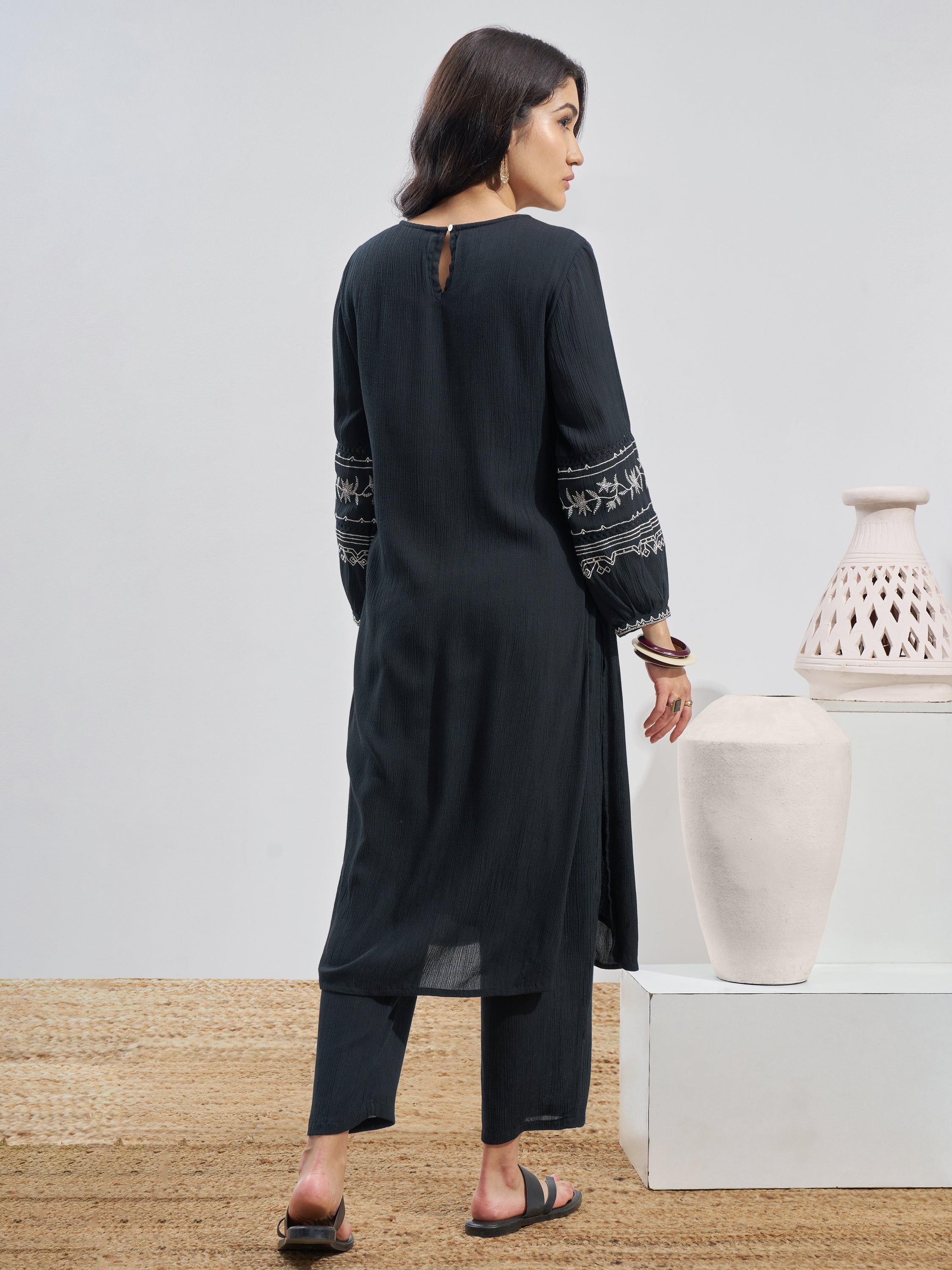 Vara By Vishudh Women Black Embroidered Straight Kurta - Black - Image 3